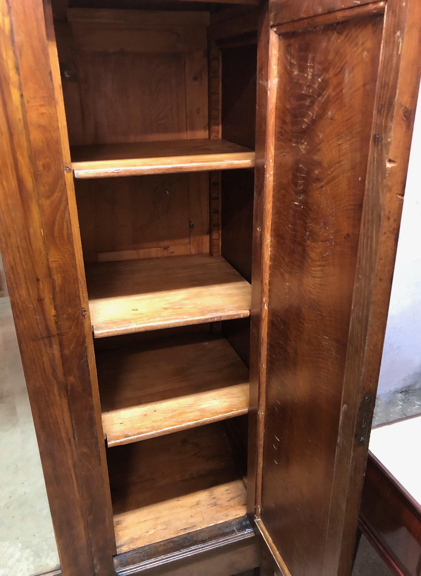 20th Italian Wardrobe with Two Doors in Walnut with Mirror  In Good Condition In Buggiano, IT