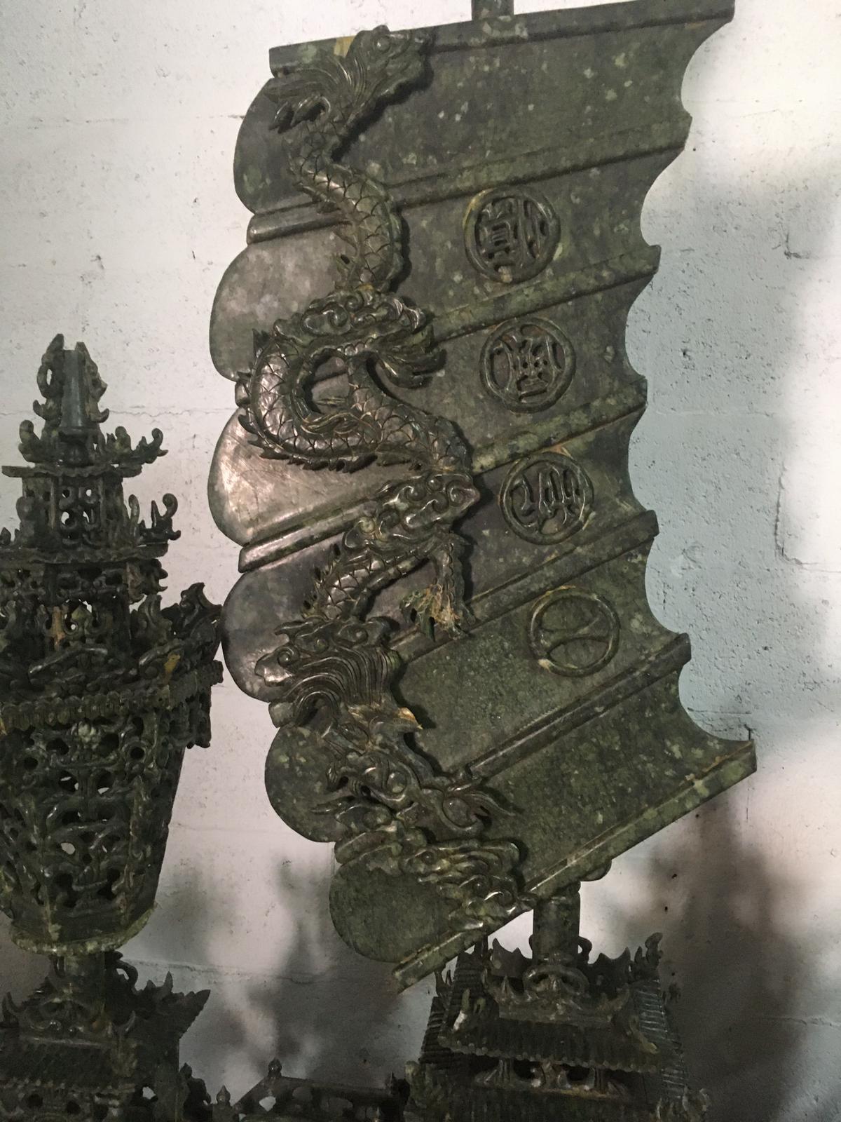 Sculpture en jade du 20e siècle avec neuf bateaux de dragon **** 16 pieds de large*** en vente 1