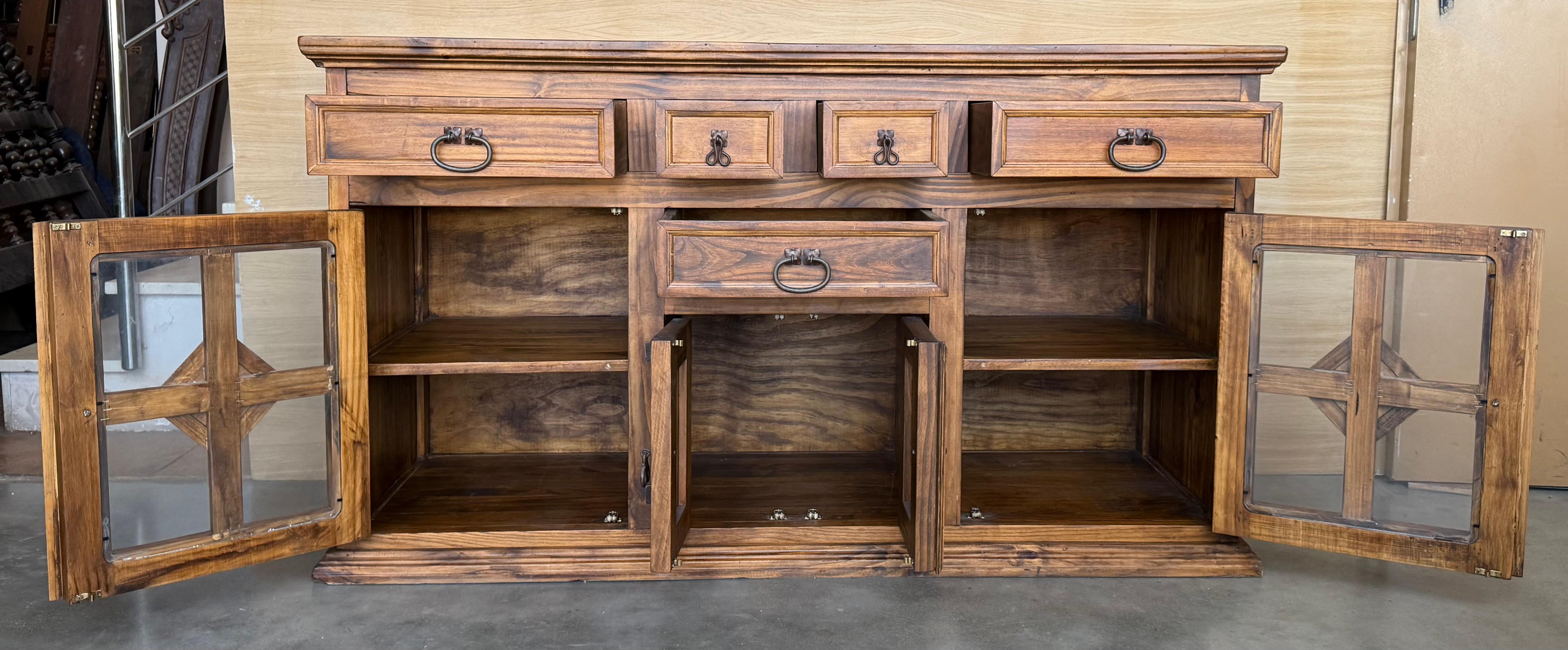 Credenza o aparador toscano de roble claro del barroco español catalán del siglo XX en venta 3