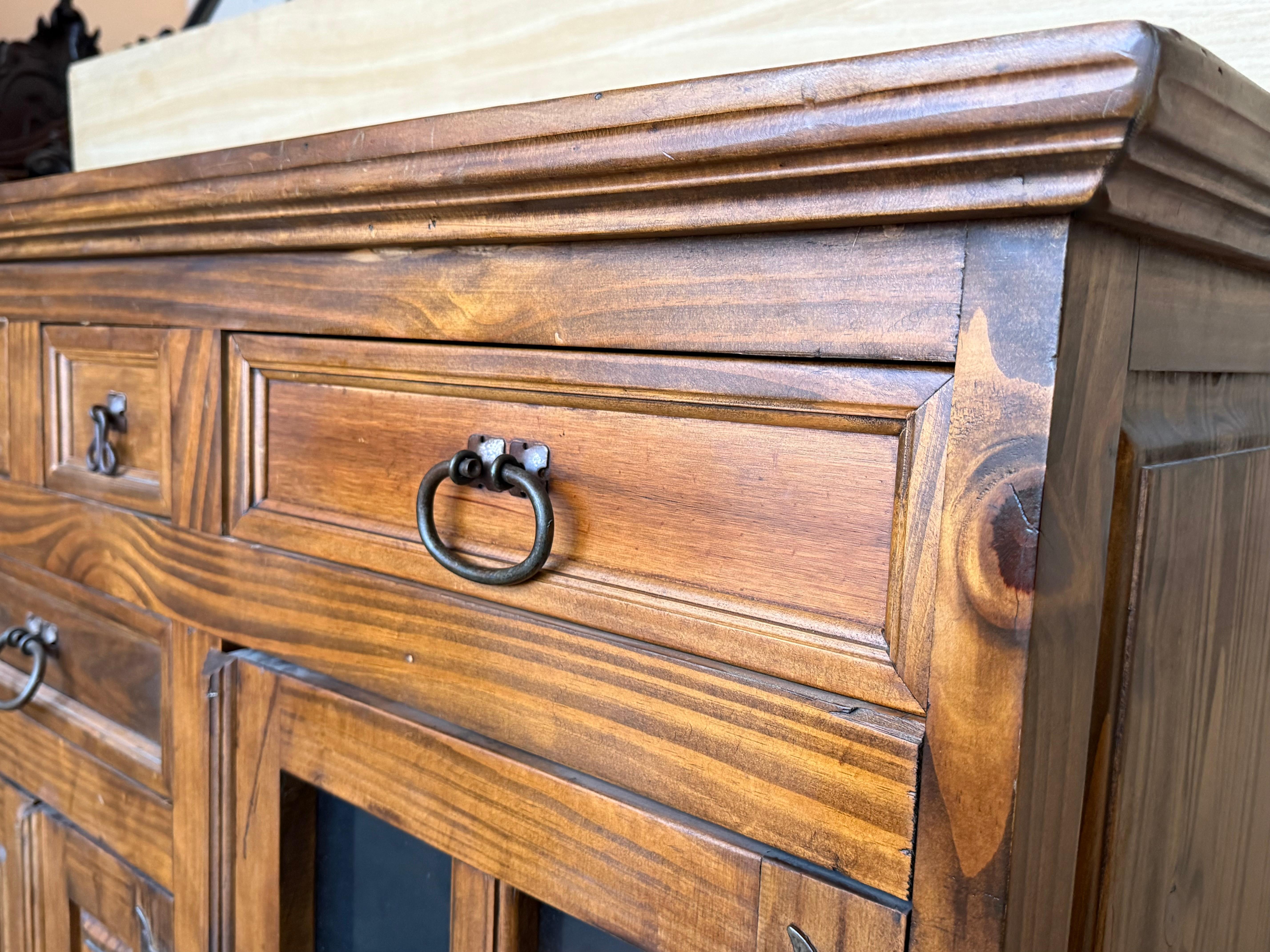 Credenza o aparador toscano de roble claro del barroco español catalán del siglo XX en venta 1
