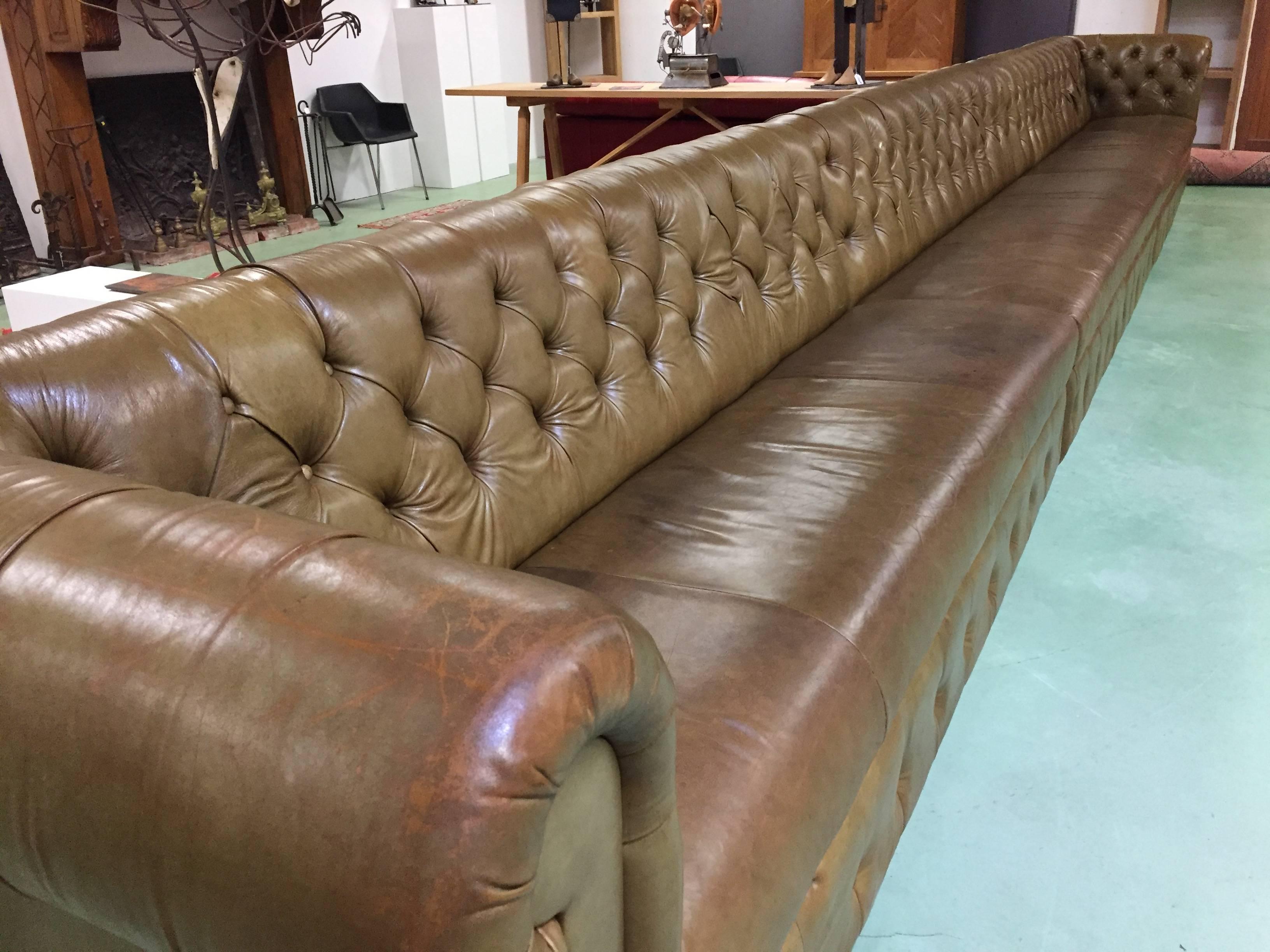 Leather 20th Century Long Chesterfield Club Canapé