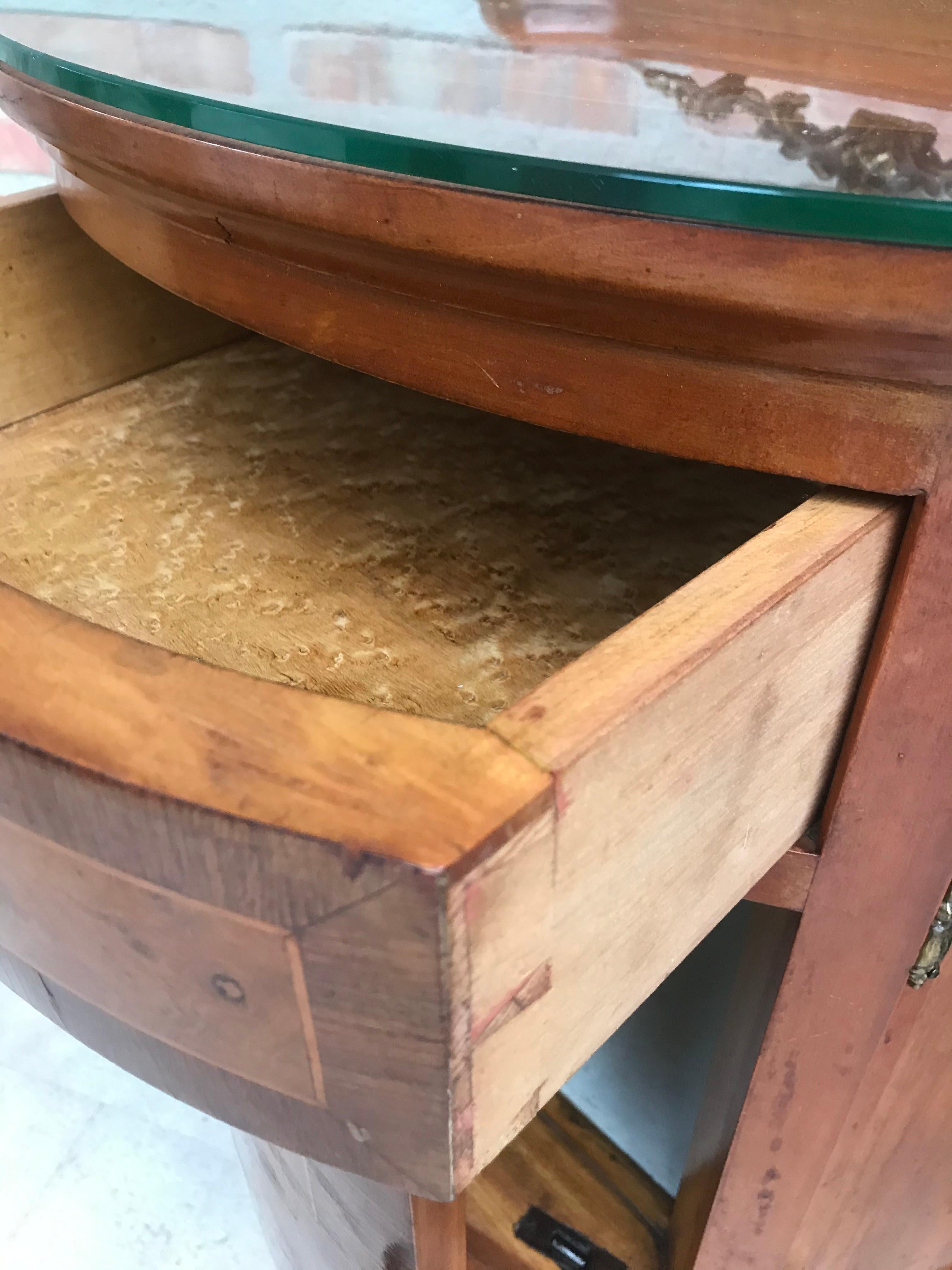 20th Louis XVI Style Marquetry Nightstands with Metal and Mirror Crest, a Pair For Sale 4