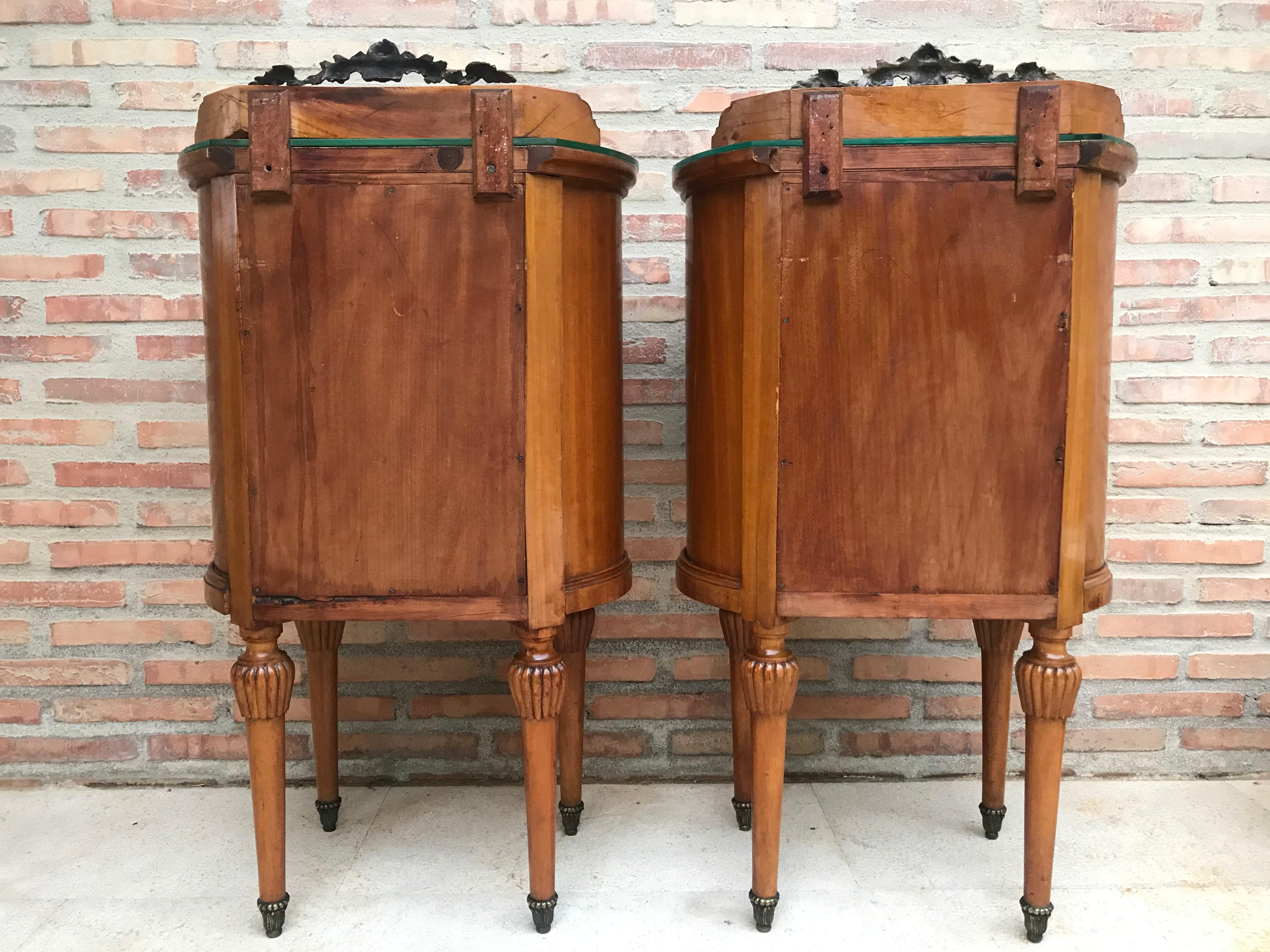 French 20th Louis XVI Style Marquetry Nightstands with Metal and Mirror Crest, a Pair For Sale