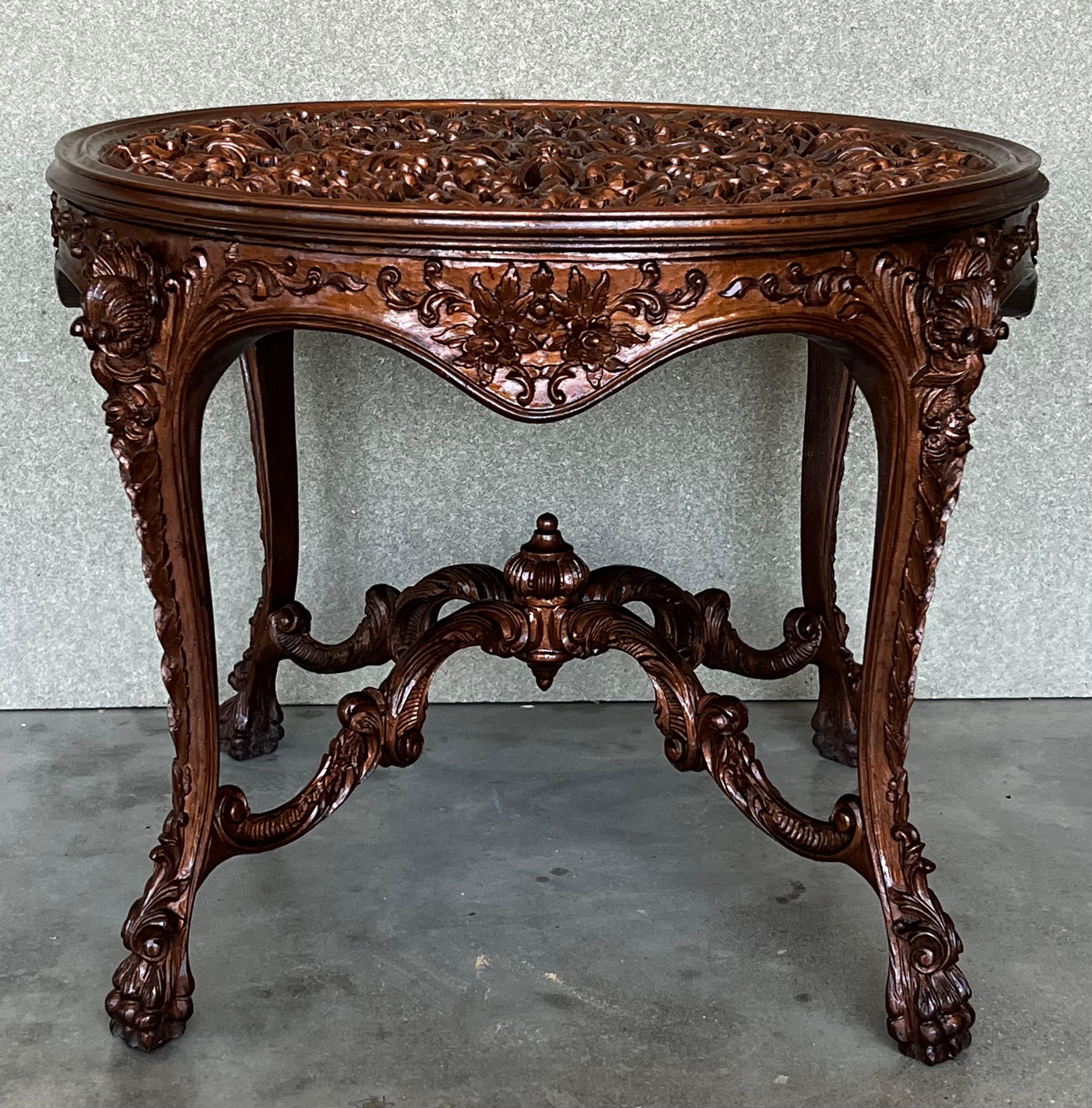 20th Mariano Garcia Spanish Side Table with Highly Carved Top and Legs In Good Condition For Sale In Miami, FL