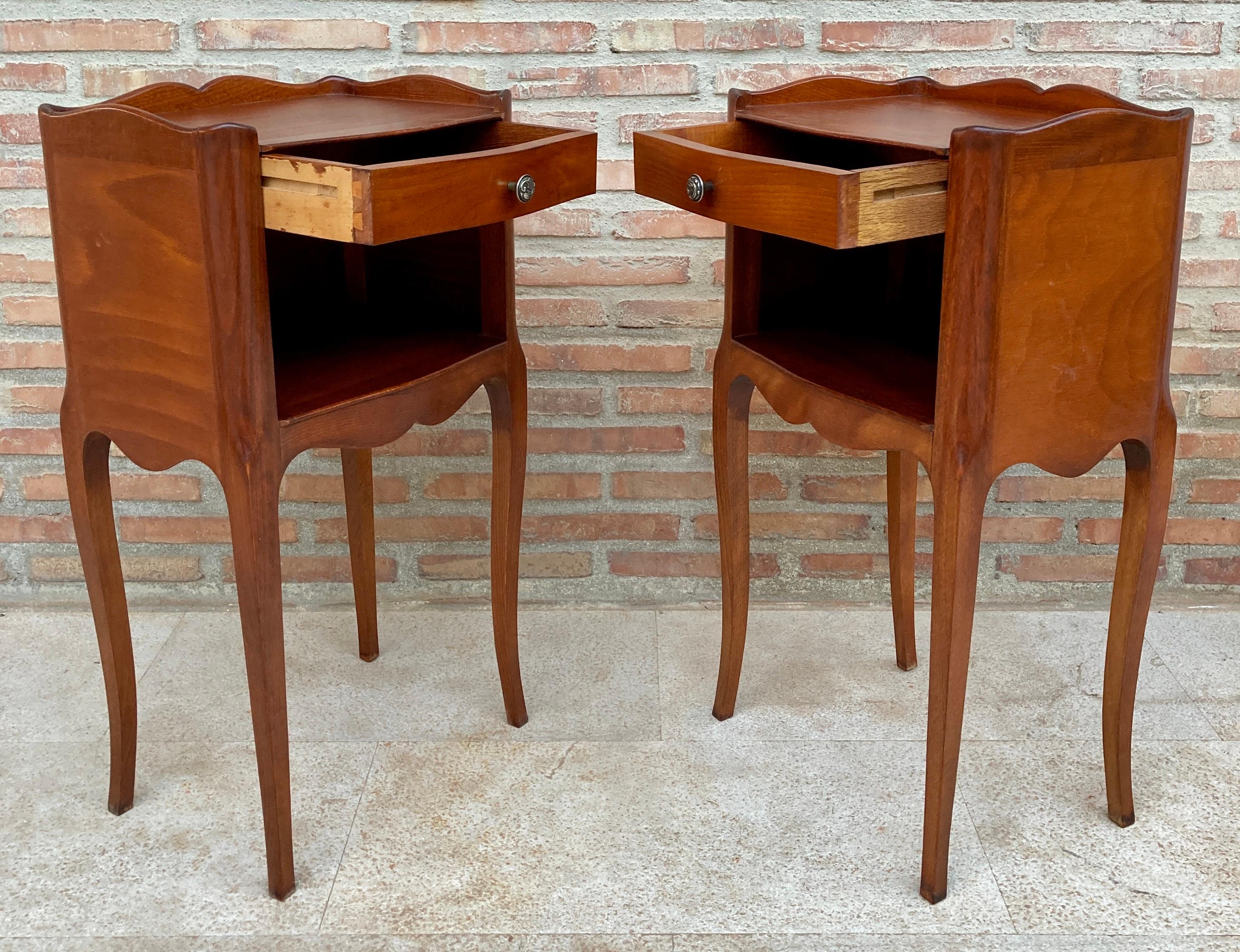 20th Marquetry Walnut Nightstands Tables With Drawer And Open Shelf, 1940, Set O In Good Condition For Sale In Miami, FL
