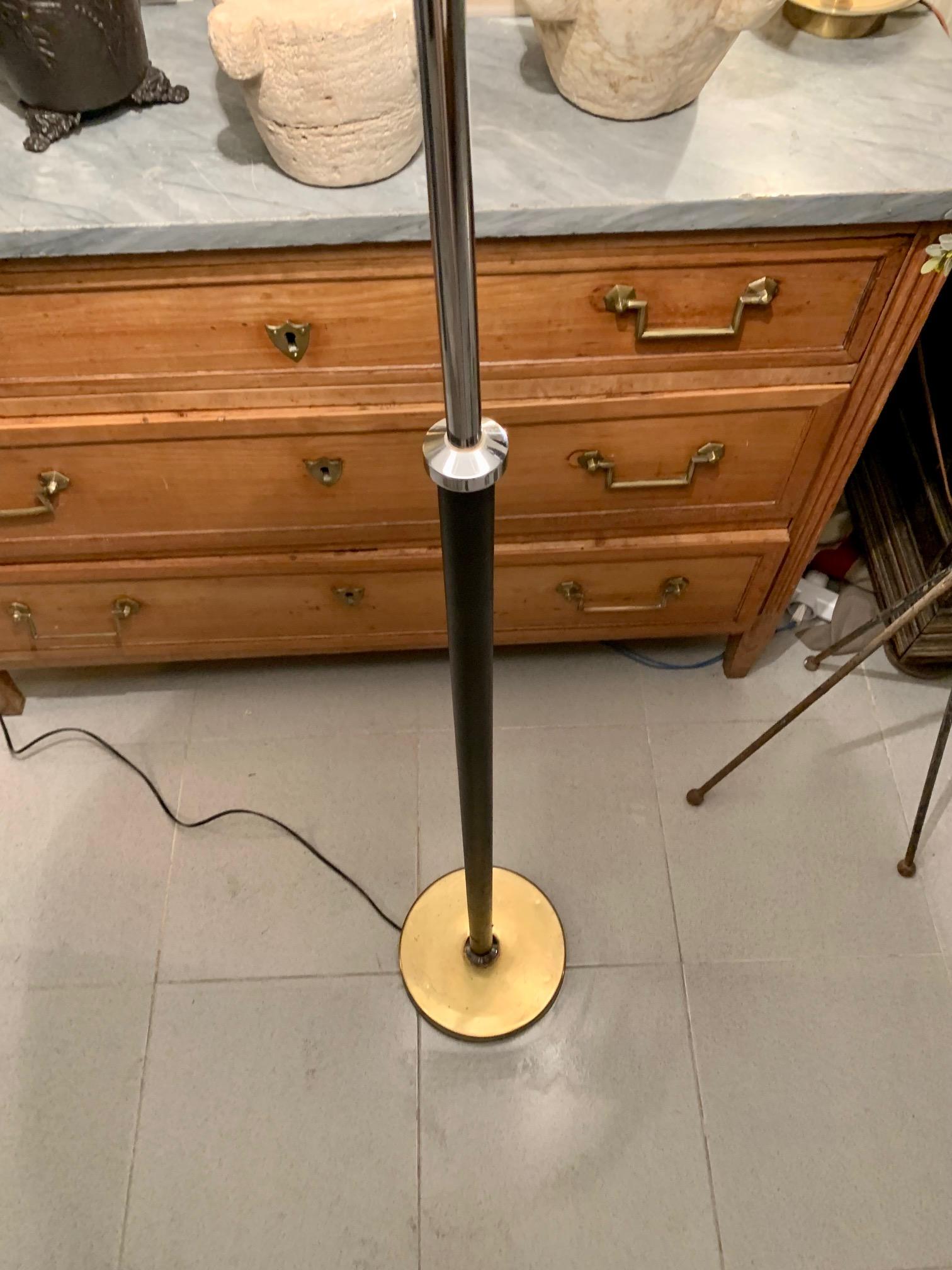 20th Mid-Century Leather and Brass Metal Floor Lamp For Sale 5