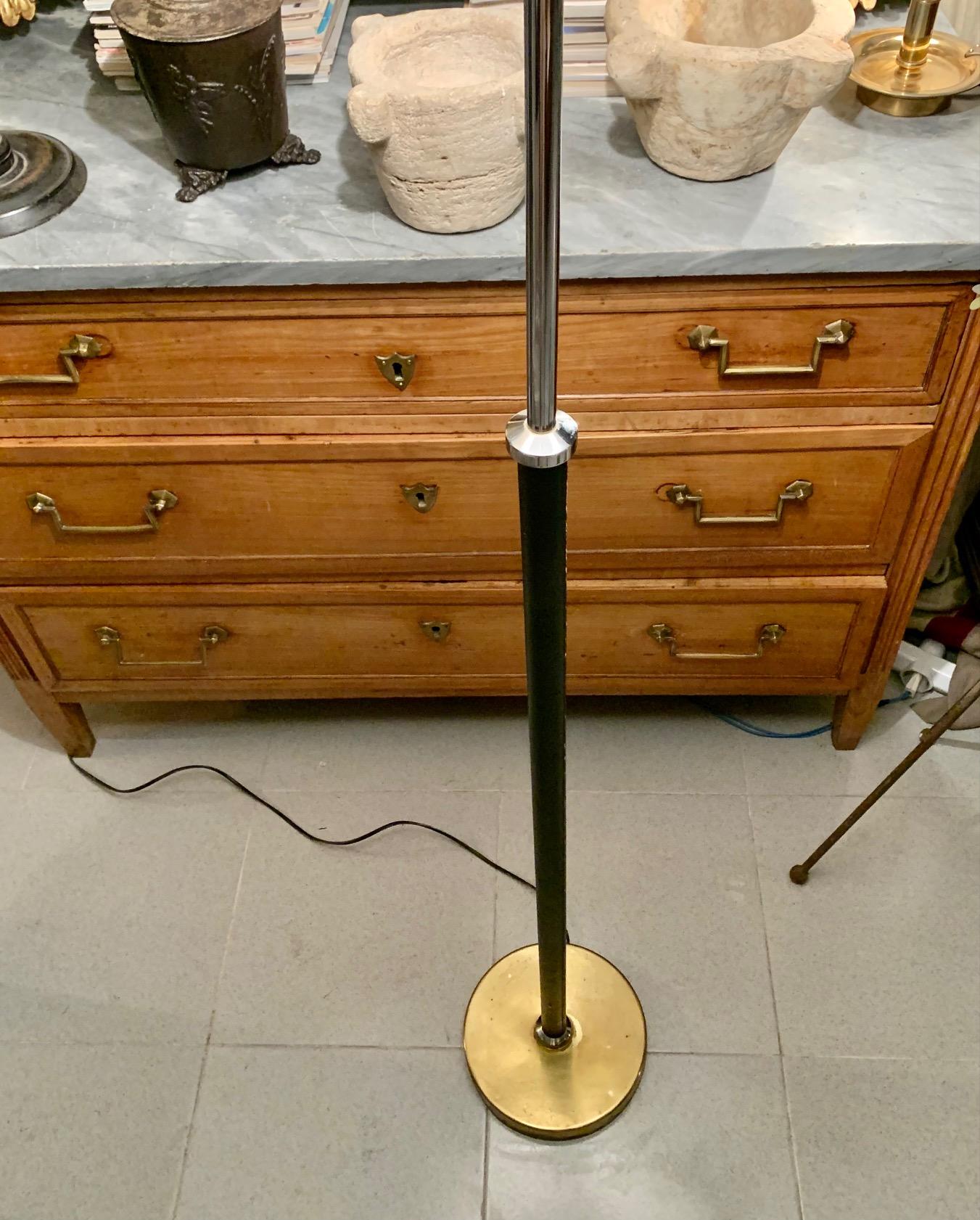 20th Mid-Century Leather and Brass Metal Floor Lamp For Sale 8