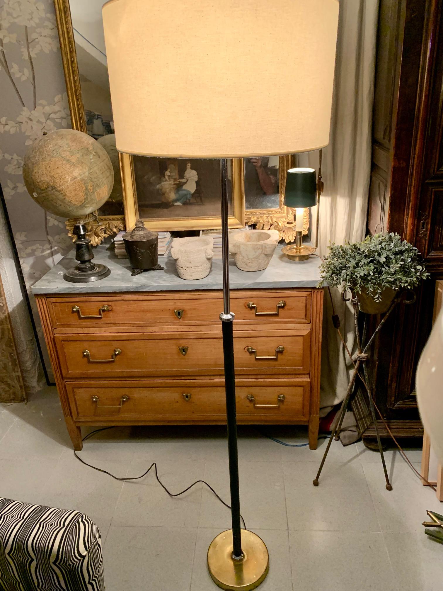 20th Mid-Century Leather and Brass Metal Floor Lamp For Sale 9
