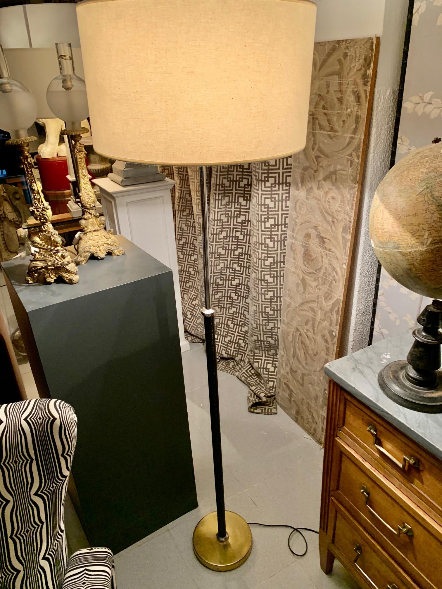 20th Mid-Century Leather and Brass Metal Floor Lamp For Sale 10