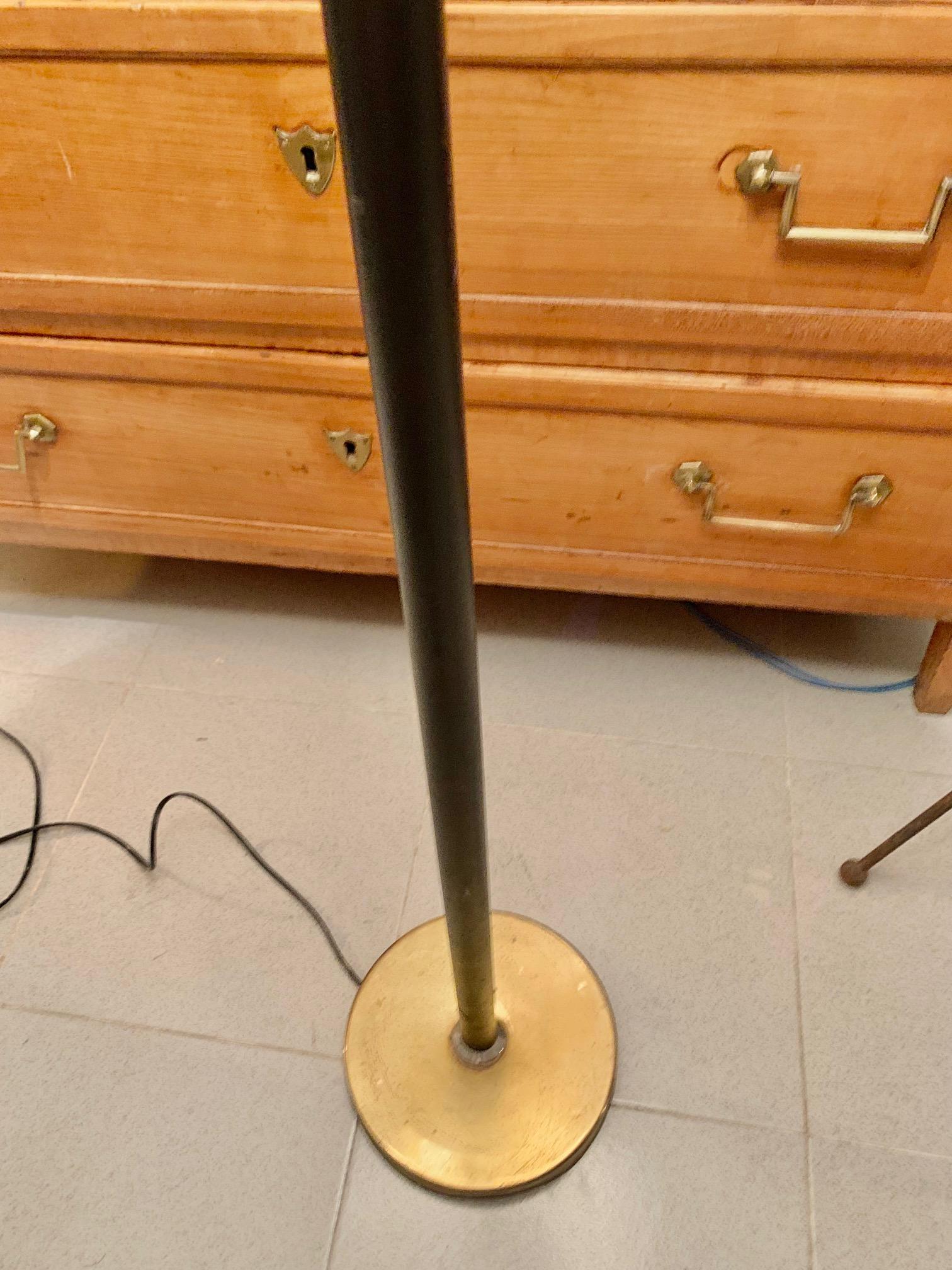 20th Mid-Century Leather and Brass Metal Floor Lamp For Sale 1