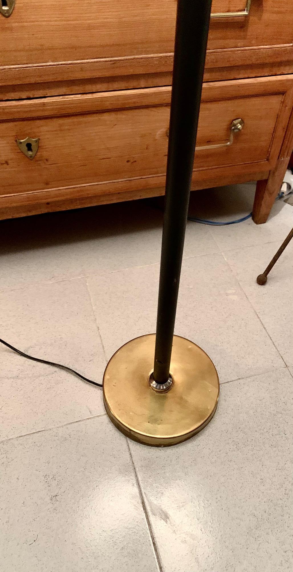 20th Mid-Century Leather and Brass Metal Floor Lamp For Sale 3