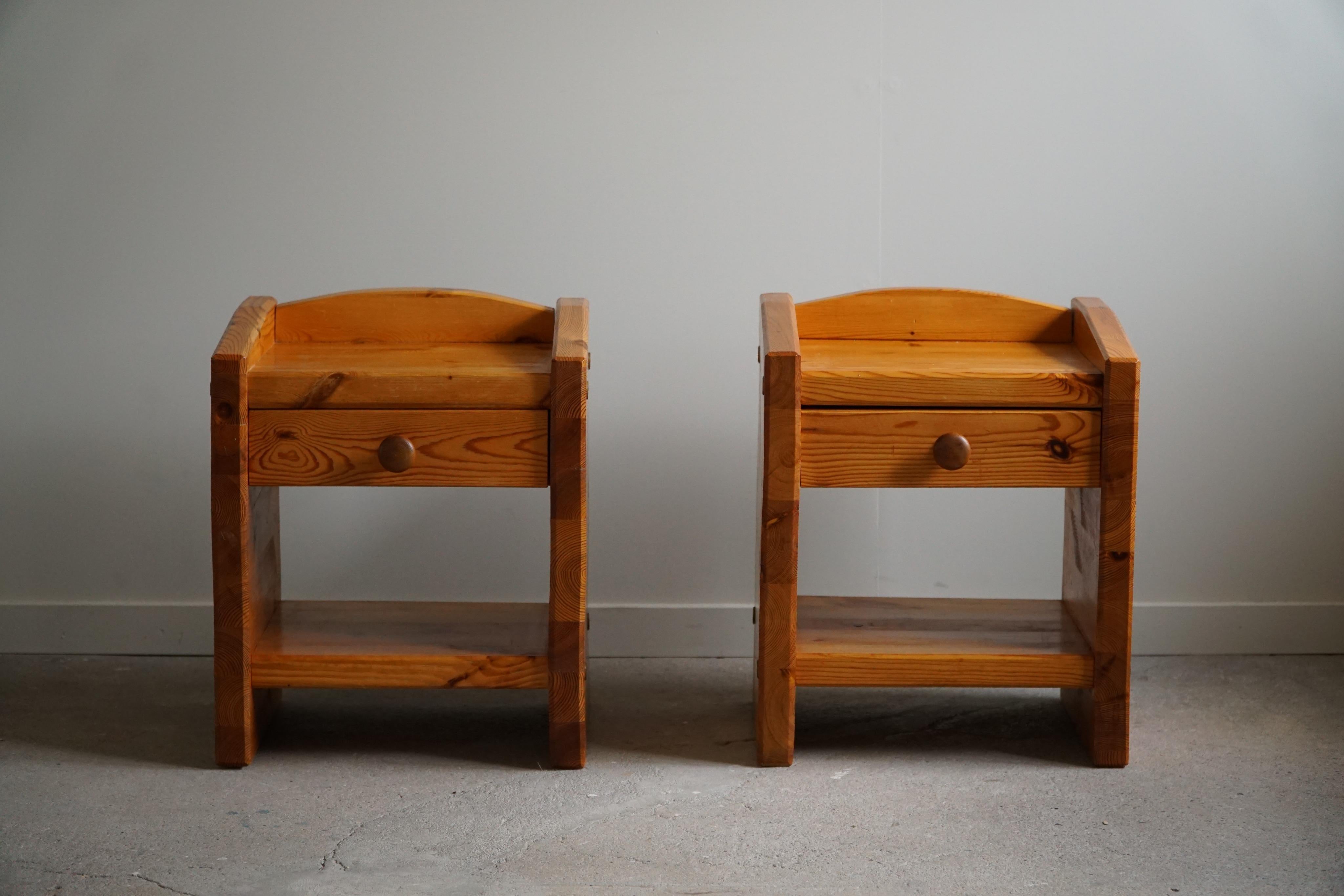 Danish 20th Midcentury, Pair of Brutalist Night Stands in Solid Pine, Denmark, 1970s For Sale