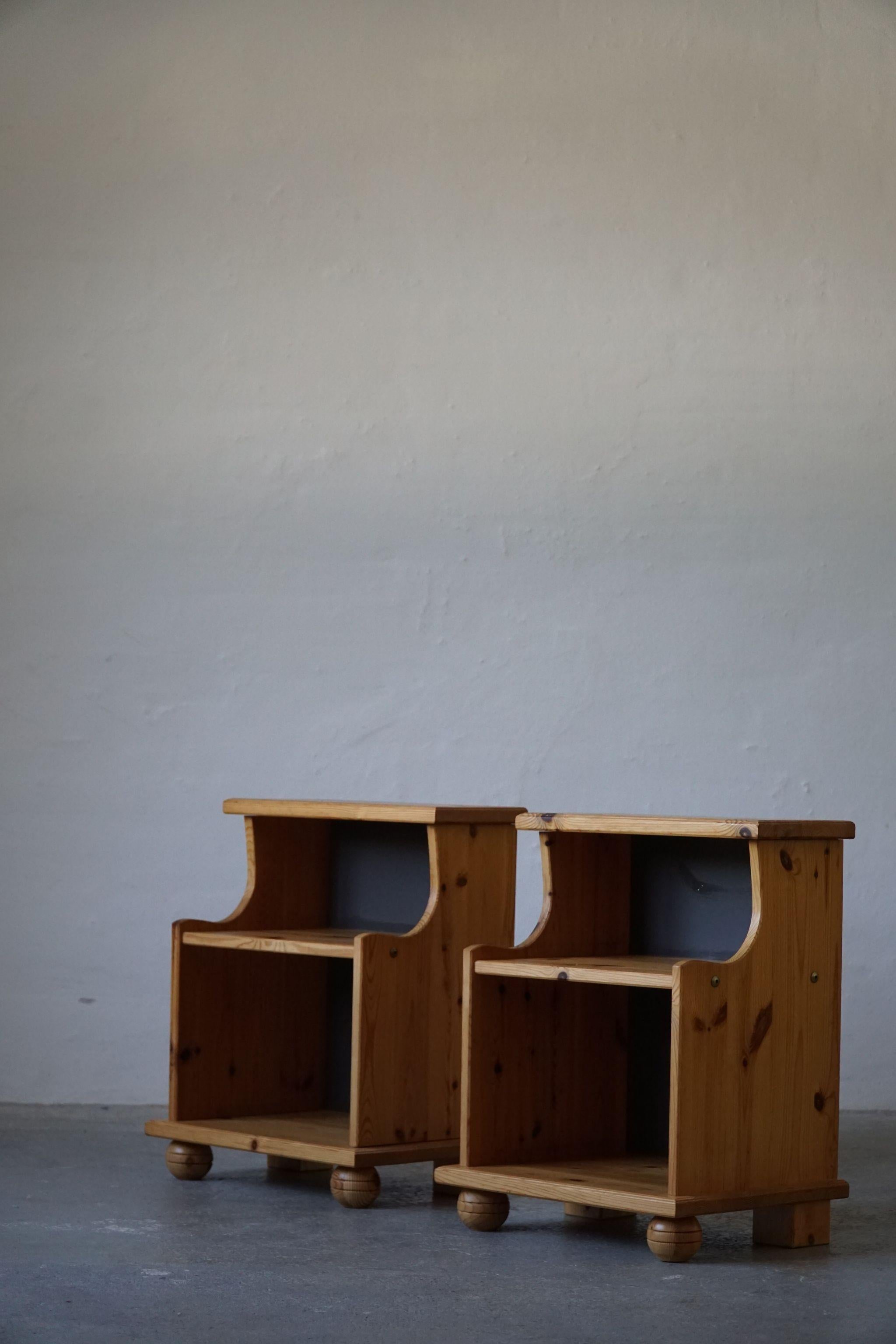 20th Mid-Century, Pair of Brutalist Night Stands in Solid Pine, Denmark, 1980s 4