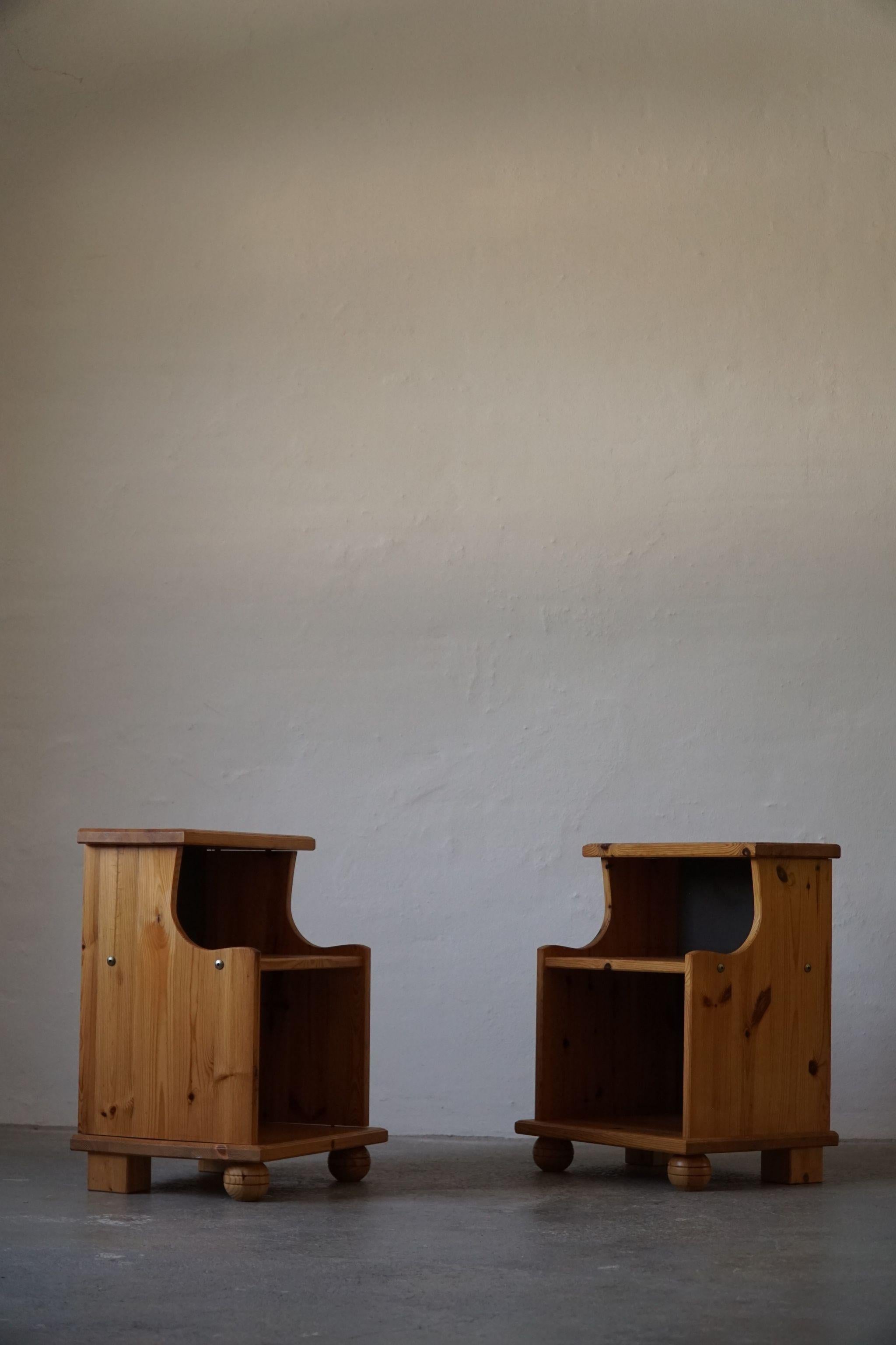 20th Mid-Century, Pair of Brutalist Night Stands in Solid Pine, Denmark, 1980s 5