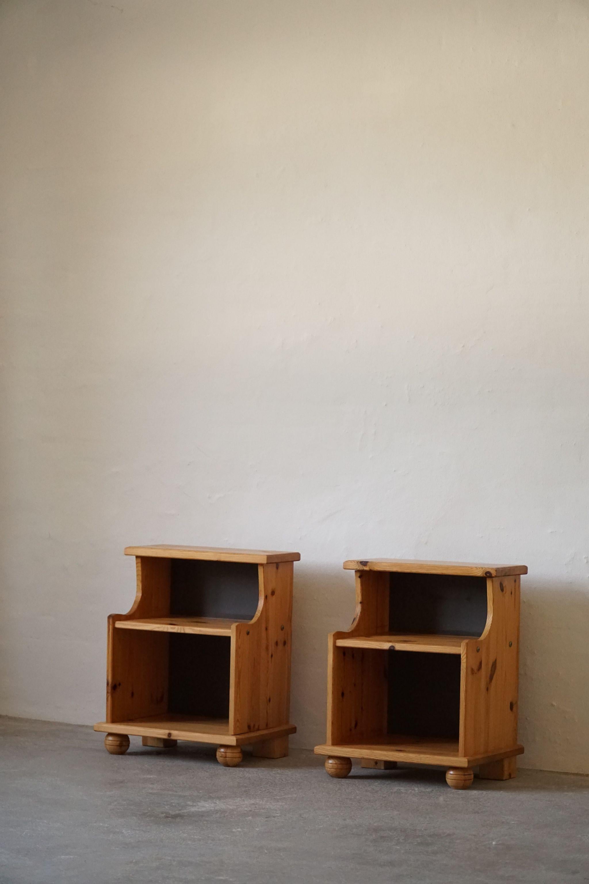 20th Mid-Century, Pair of Brutalist Night Stands in Solid Pine, Denmark, 1980s 6