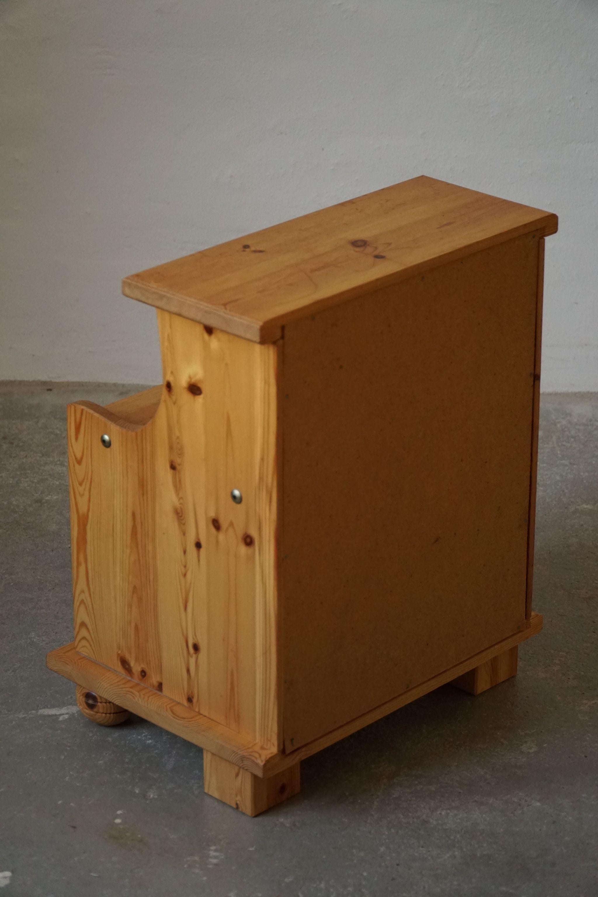 20th Mid-Century, Pair of Brutalist Night Stands in Solid Pine, Denmark, 1980s 2