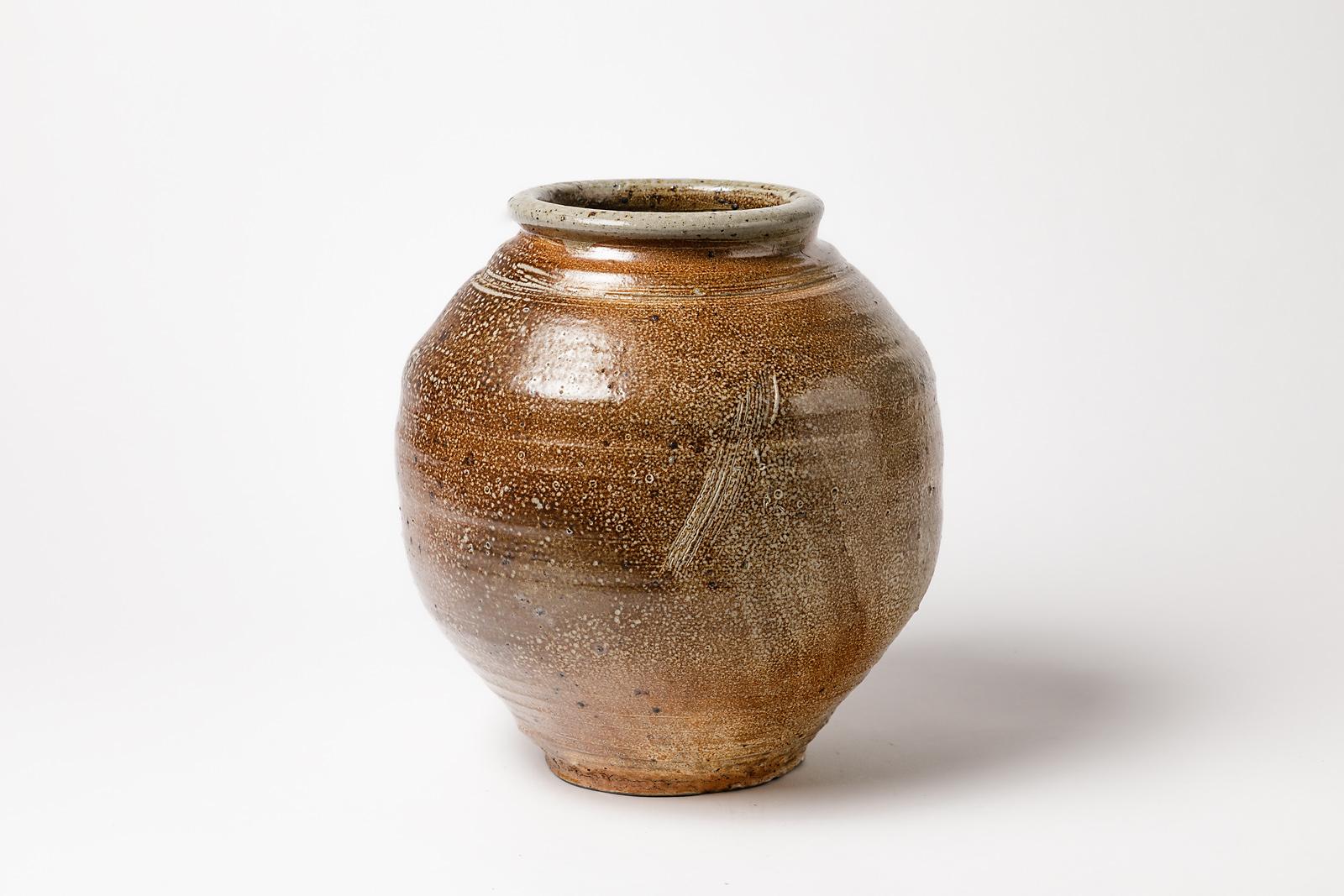 Stoneware ceramic vase with abstract decoration.

Elegant shiny brown ceramic glazes colors.

circa 1970

Original perfect conditions

Measures: Height 25cm, large 20cm.