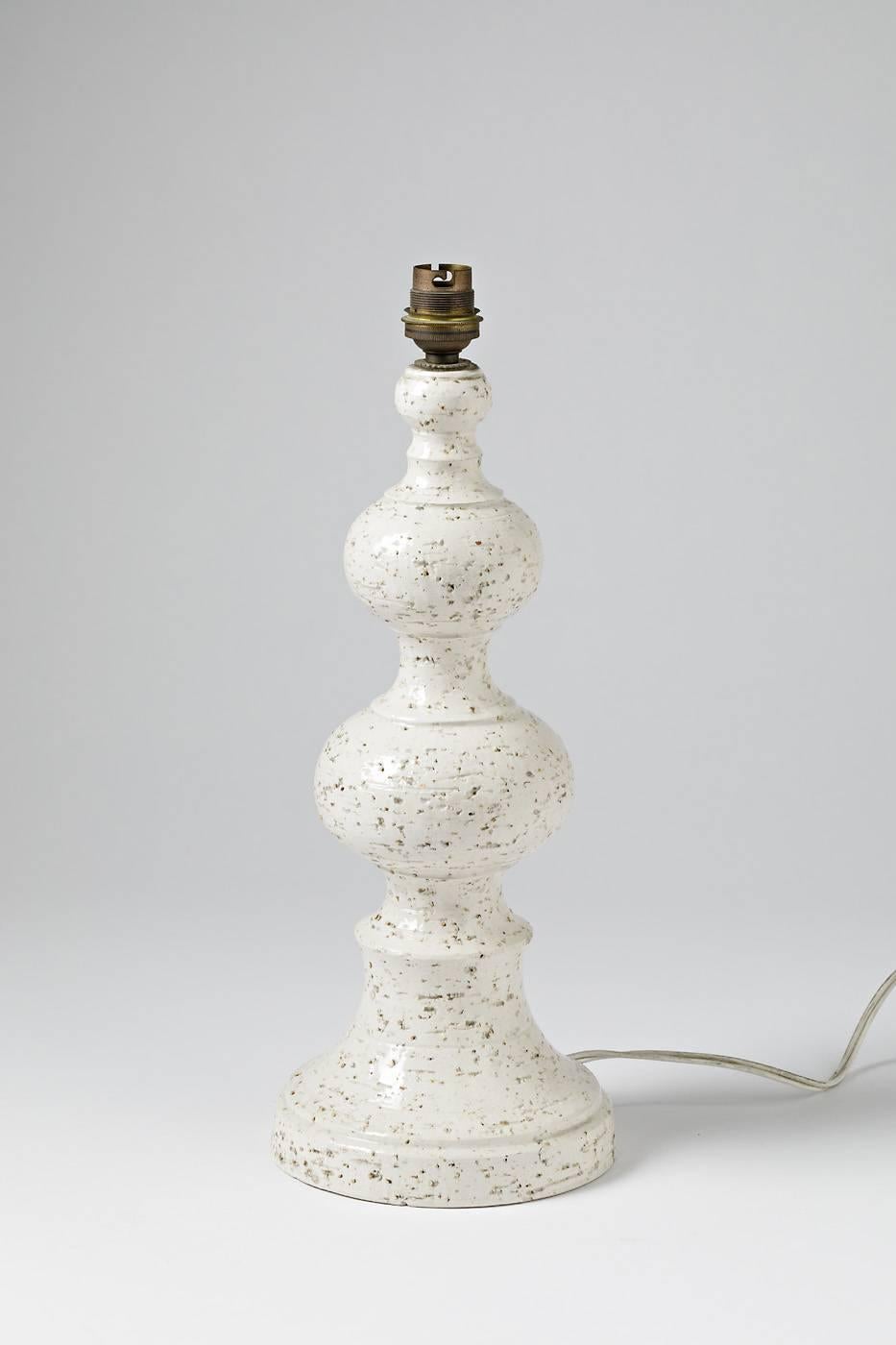 Mid-20th Century White Ceramic Table Lamp circa 1970 French Design For Sale 1