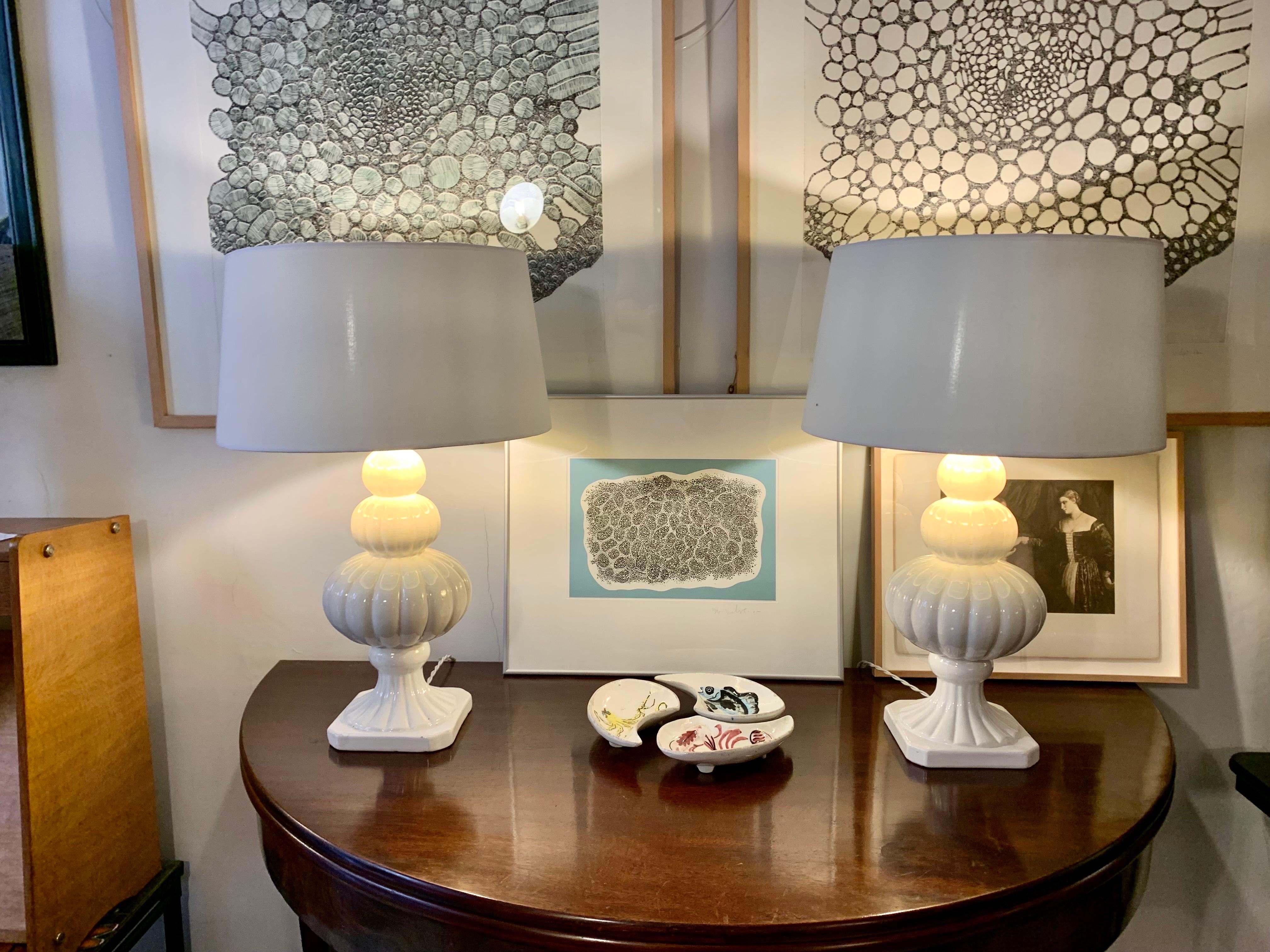 20e siècle Lampe de table en porcelaine blanche espagnole en vente 3