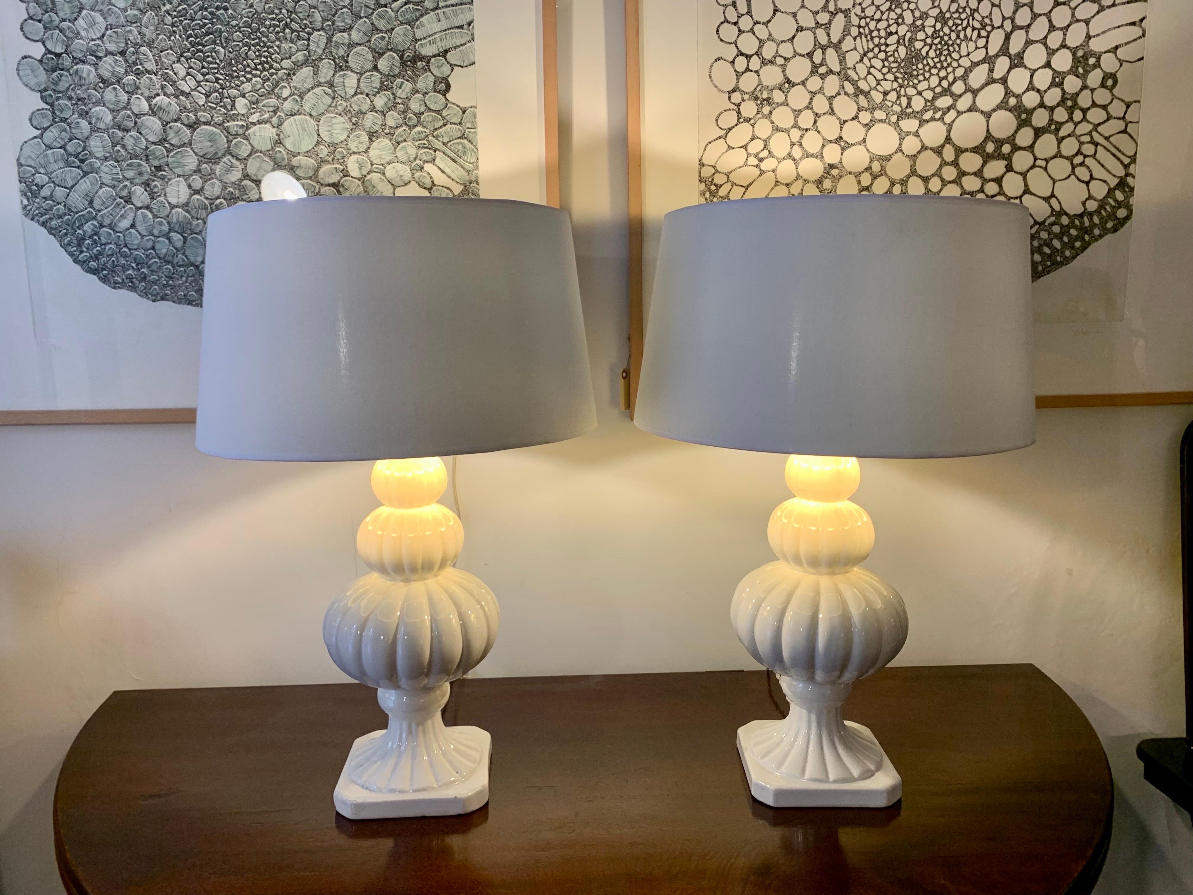 20th Midcentury Spanish Whithe Porcelain Table Lamps For Sale 6