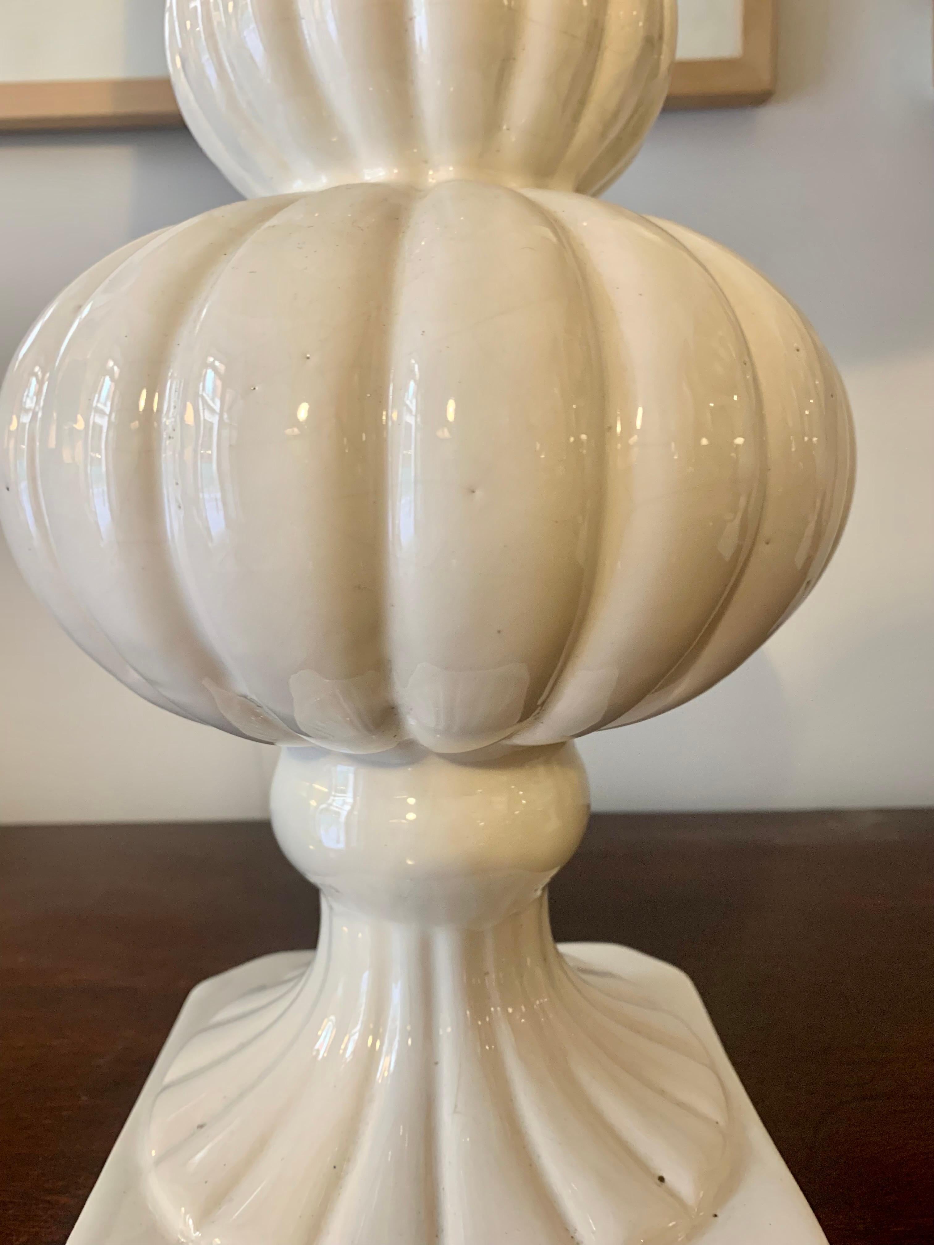 20th Midcentury Spanish Whithe Porcelain Table Lamps In Good Condition For Sale In Madrid, ES