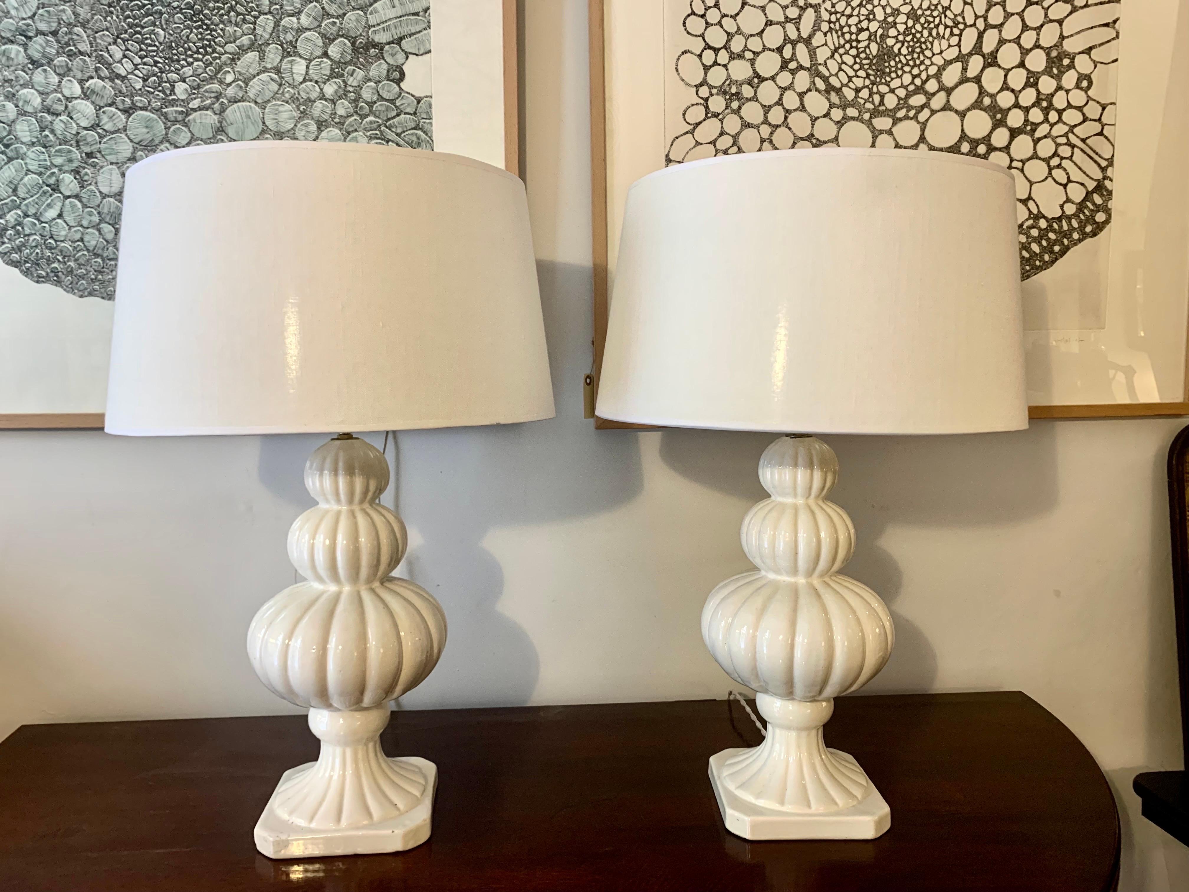 20th Midcentury Spanish Whithe Porcelain Table Lamps For Sale 1