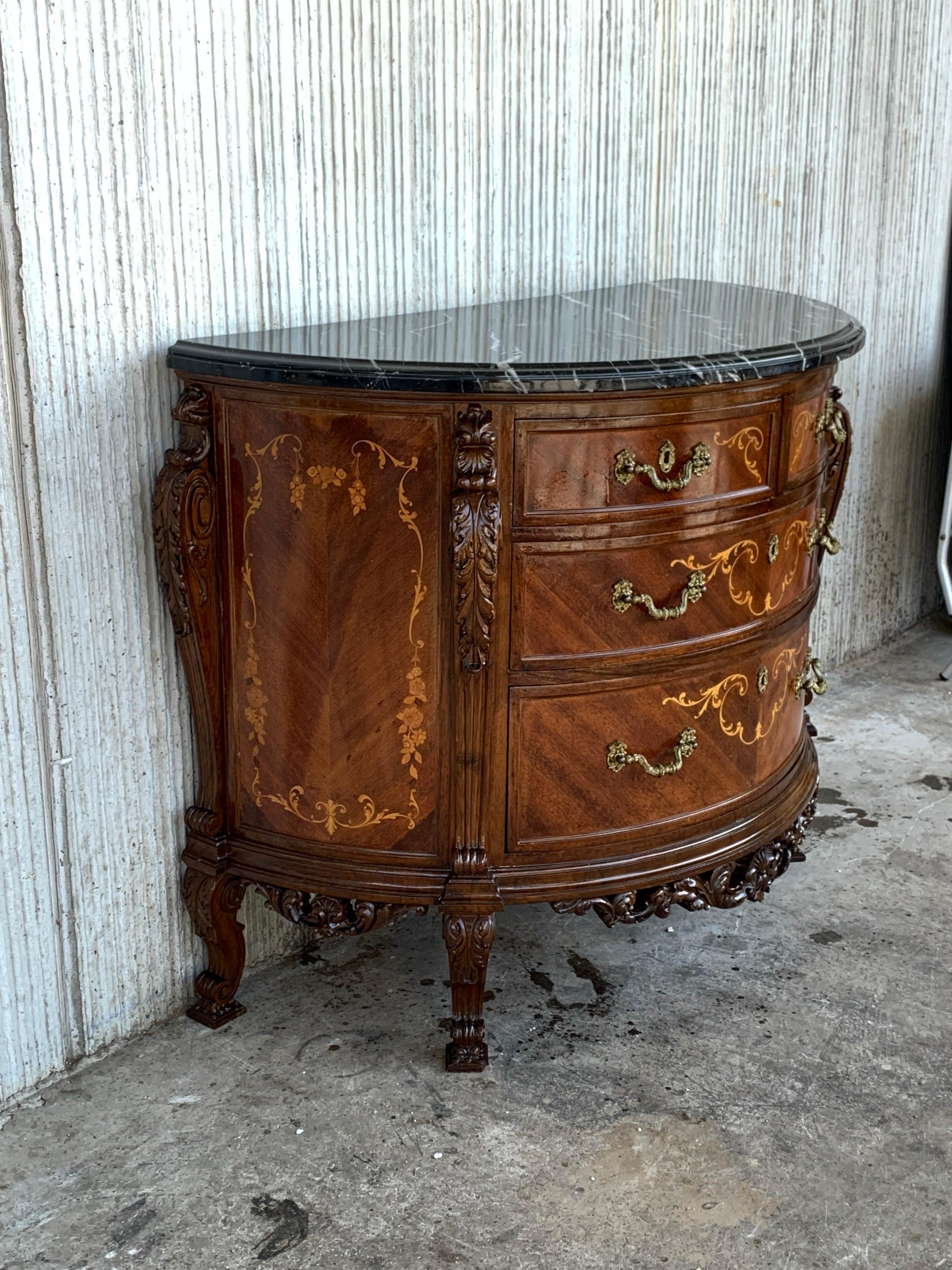 Pair of Carved and Marquetry Nightstands with Two Doors and Hidden Drawer For Sale 12