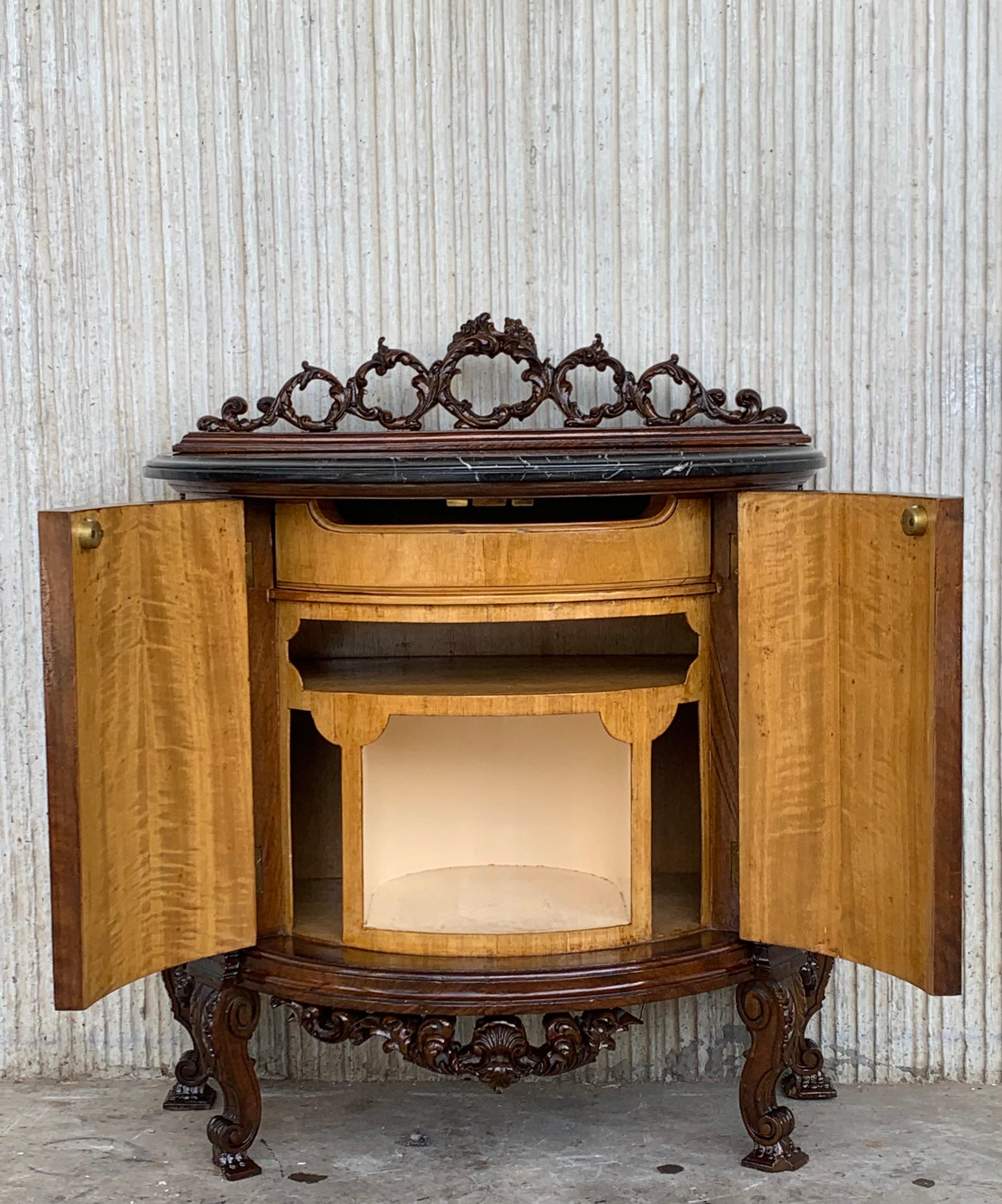 Pair of Carved and Marquetry Nightstands with Two Doors and Hidden Drawer In Good Condition For Sale In Miami, FL
