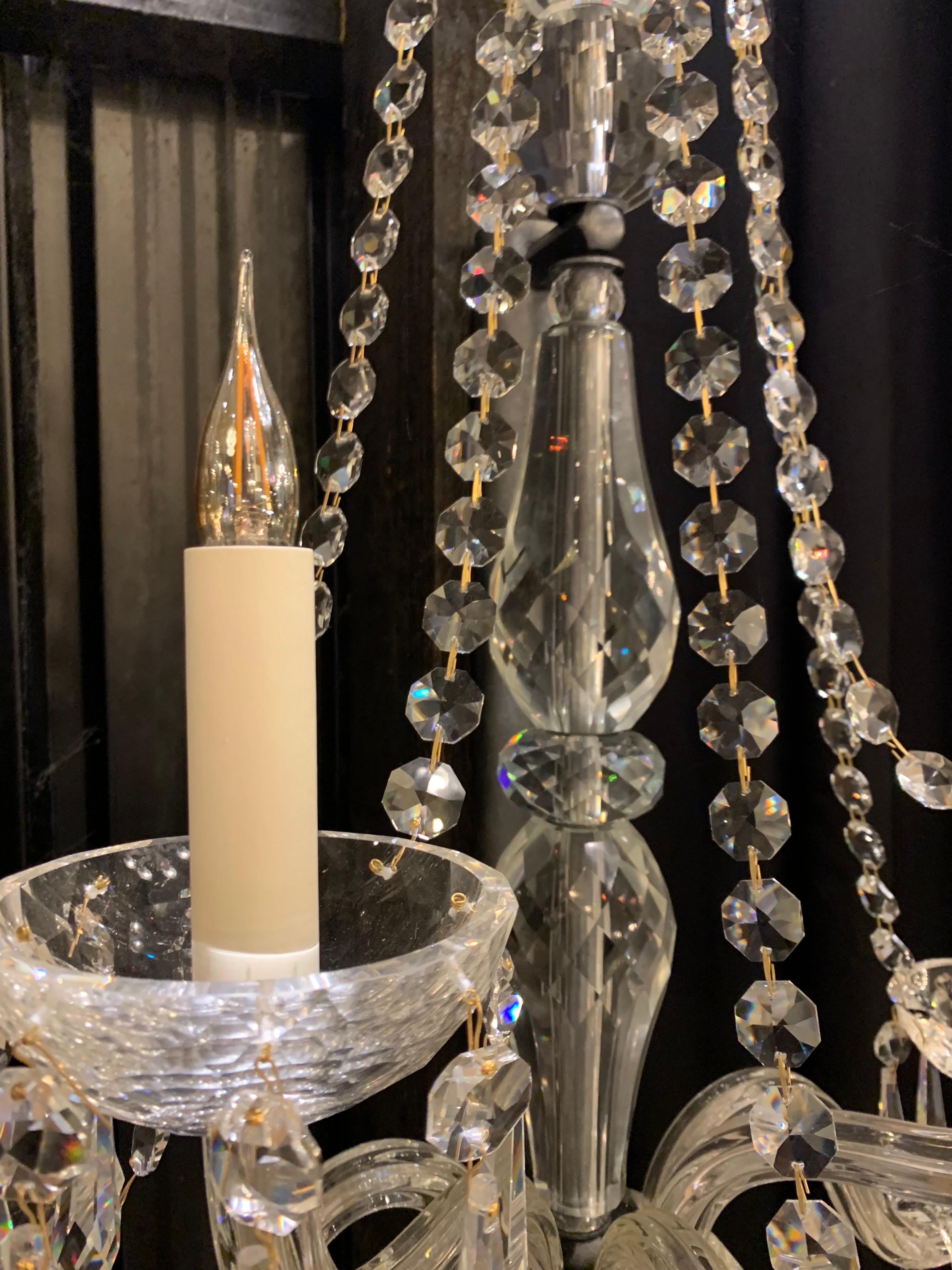 Paar Kristall-Wandleuchten des 20. Jahrhunderts mit 5 Lichtern, ''Silber'' inspiriert von Baccarat im Zustand „Hervorragend“ im Angebot in SAINT-OUEN-SUR-SEINE, FR