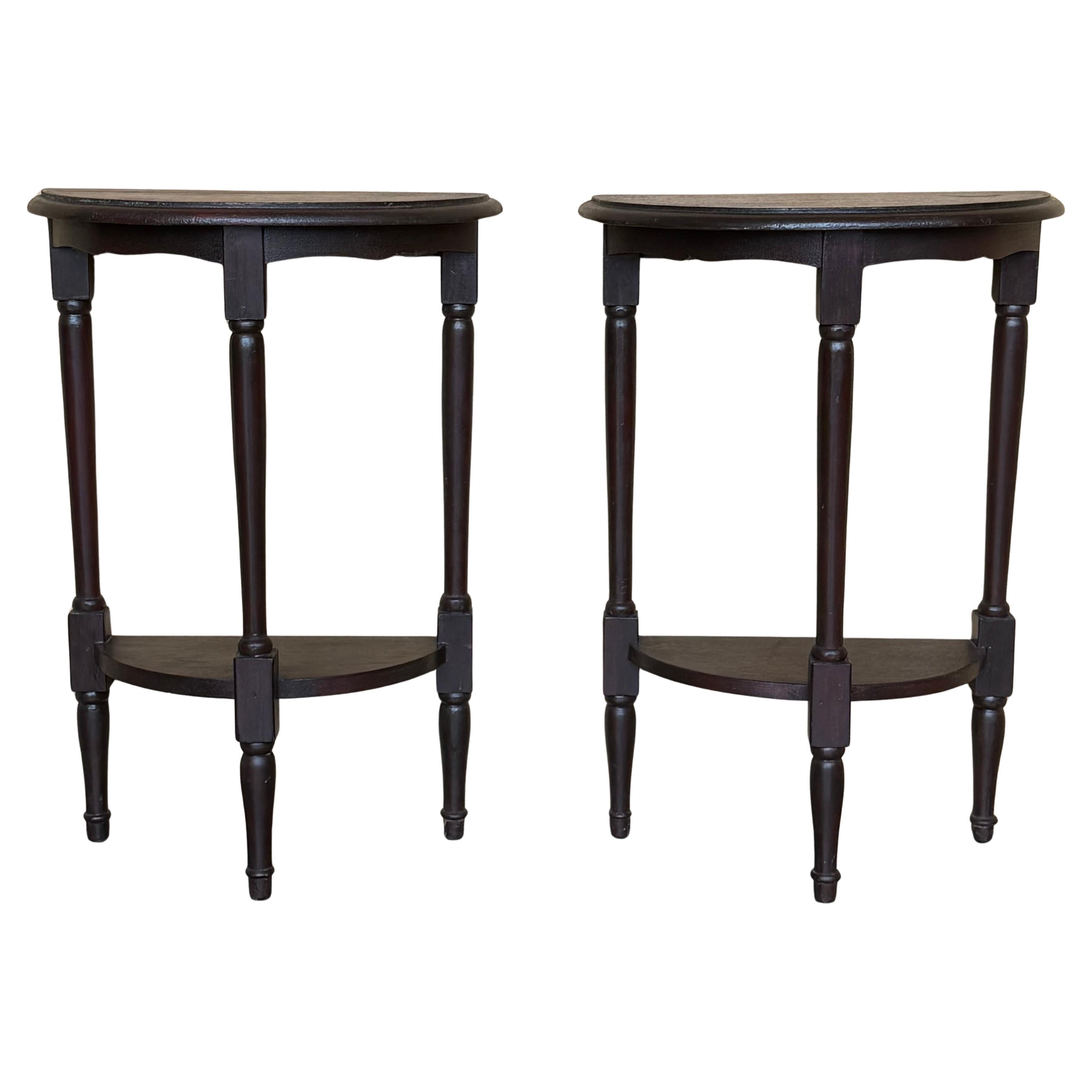 20º Par de Mesillas de Noche Convertibles Estrechas de Madera Oscura Demilune con Estante Bajo en venta