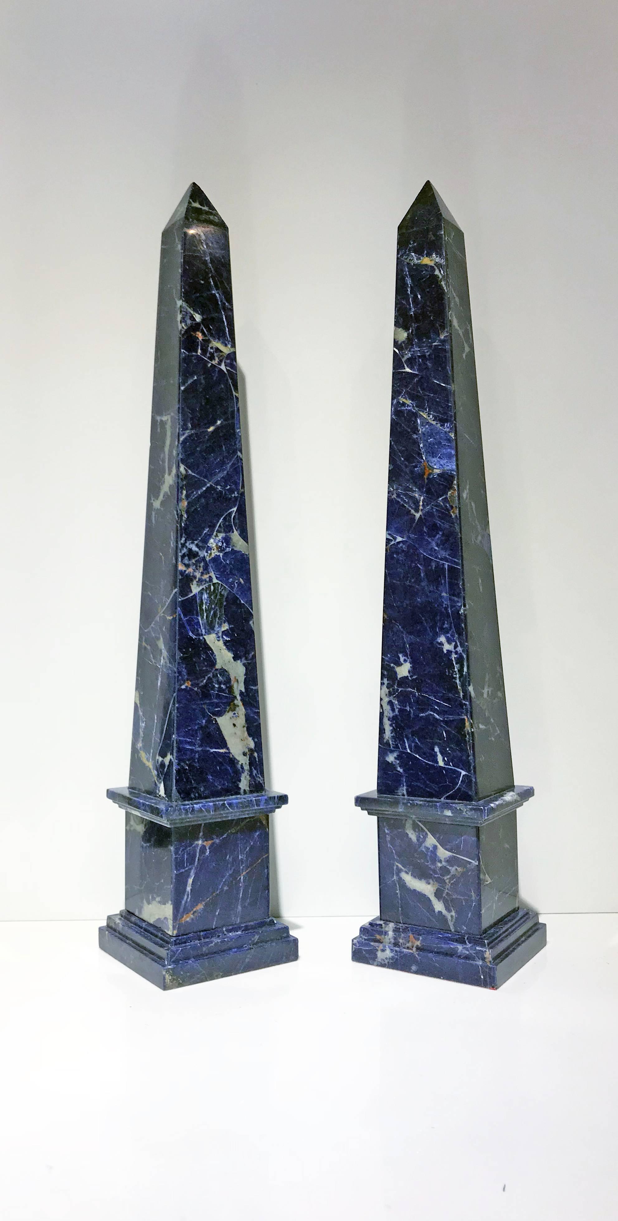 20th Century Pair of Grand Tour Italian Blue Sodalite Obelisks In Excellent Condition In Roma, IT