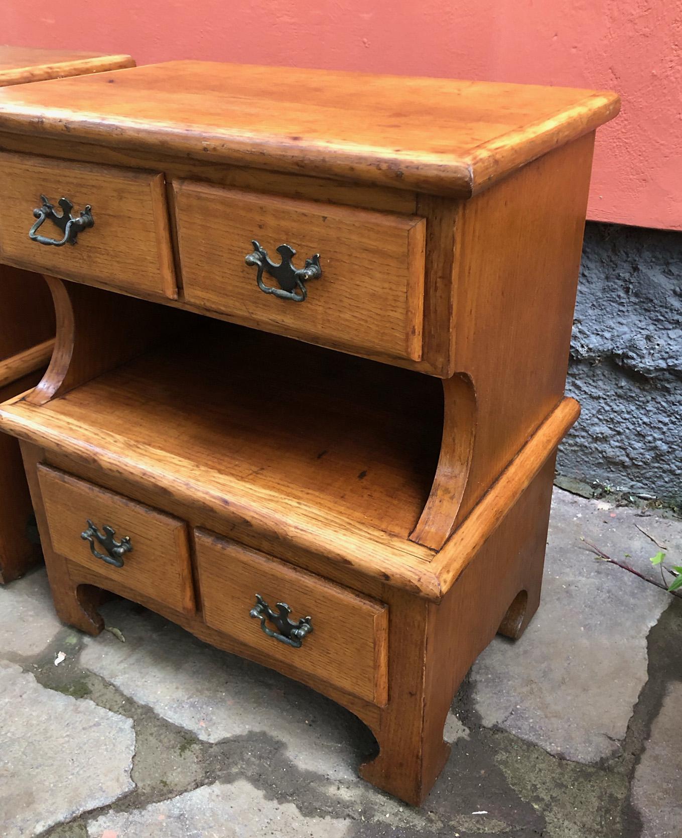 Mid-Century Modern 20th Pair of Italian Night Stands in Chestnut with Four Drawers Original Patina For Sale