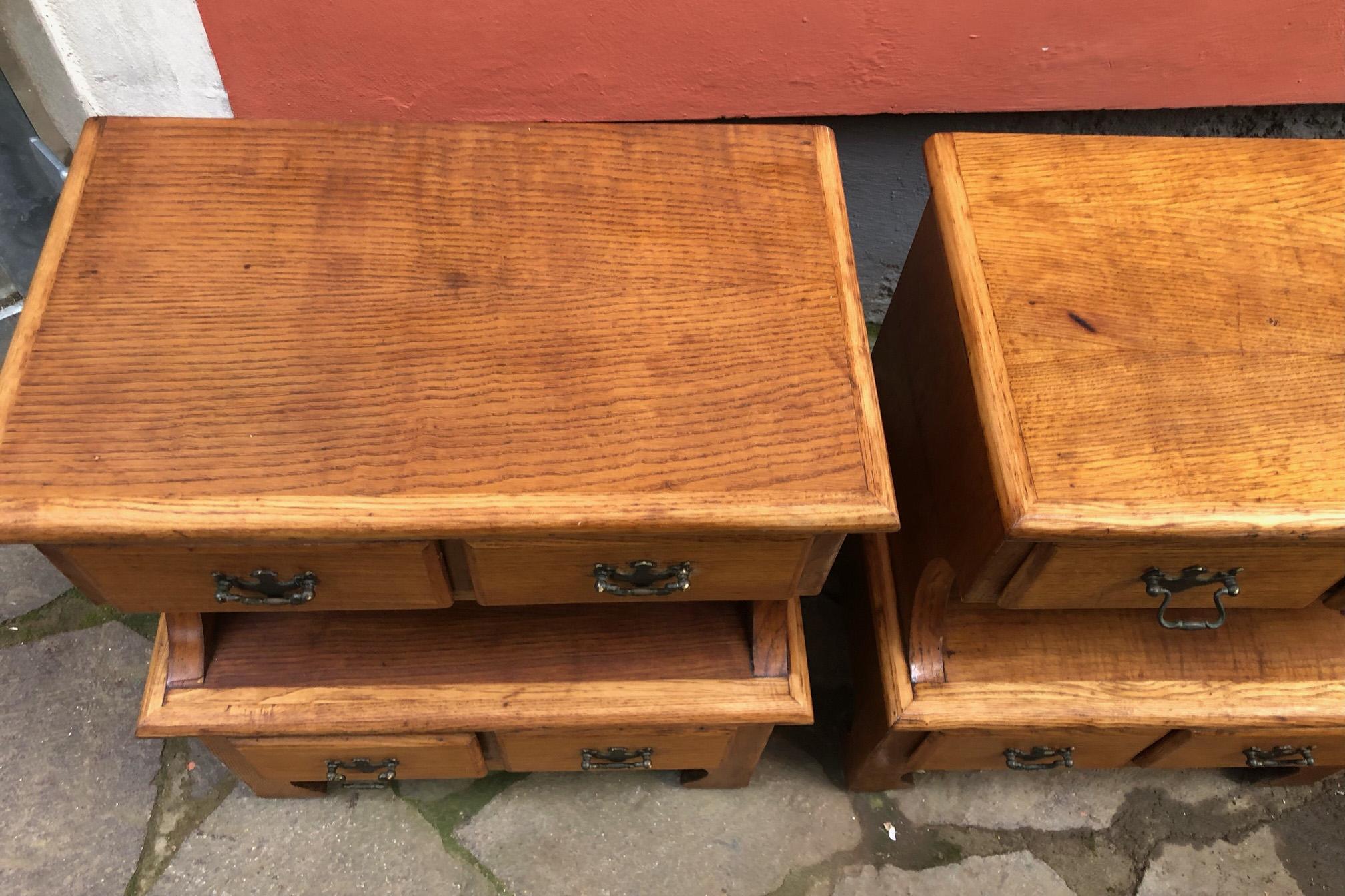 20th Century 20th Pair of Italian Night Stands in Chestnut with Four Drawers Original Patina For Sale