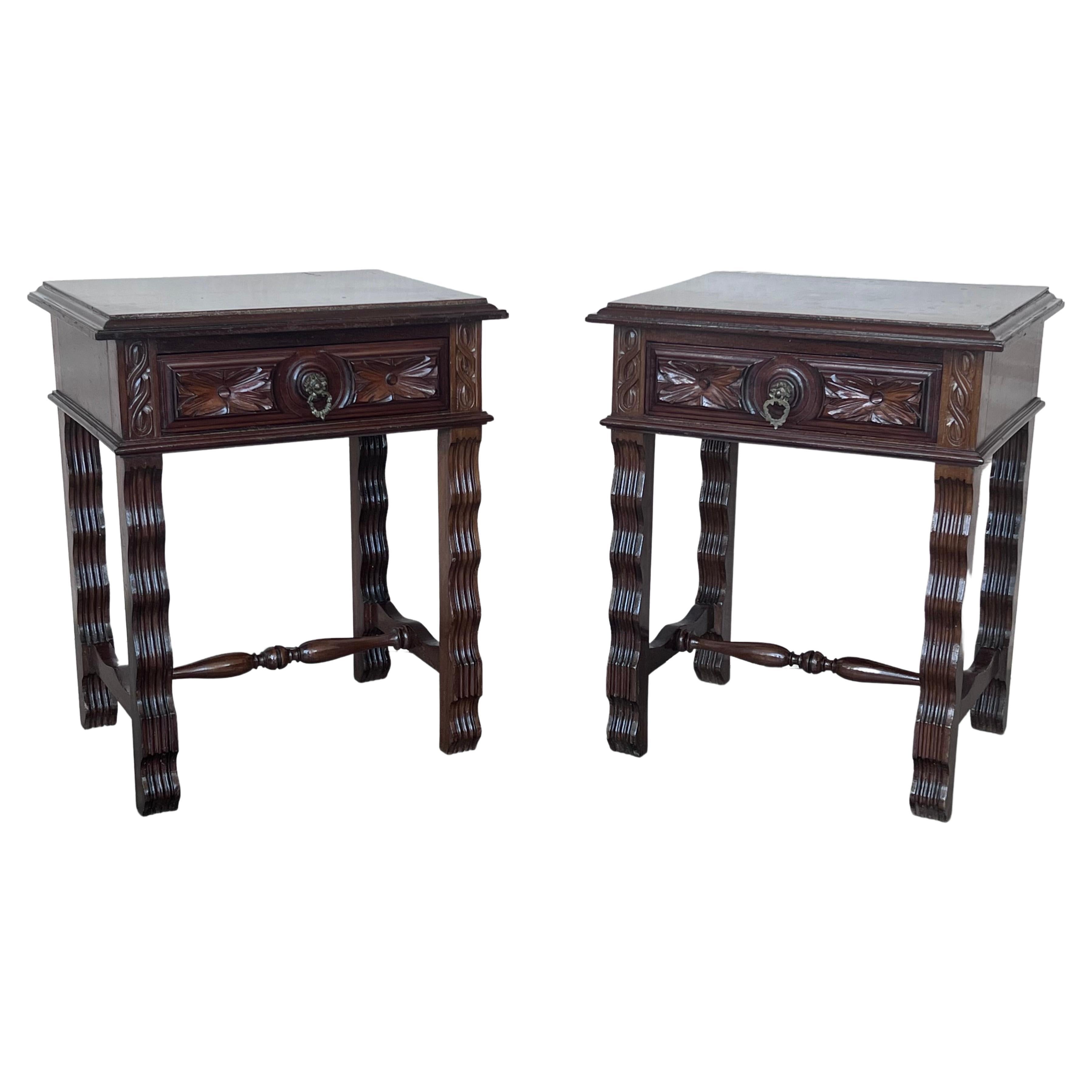 20th century Pair of Spanish nightstands or console table with one drawer and iron hardware.
The table has beautiful carved drawers with original iron pull.
Beautiful tables that you can use like a nightstands or side tables, end tables or table