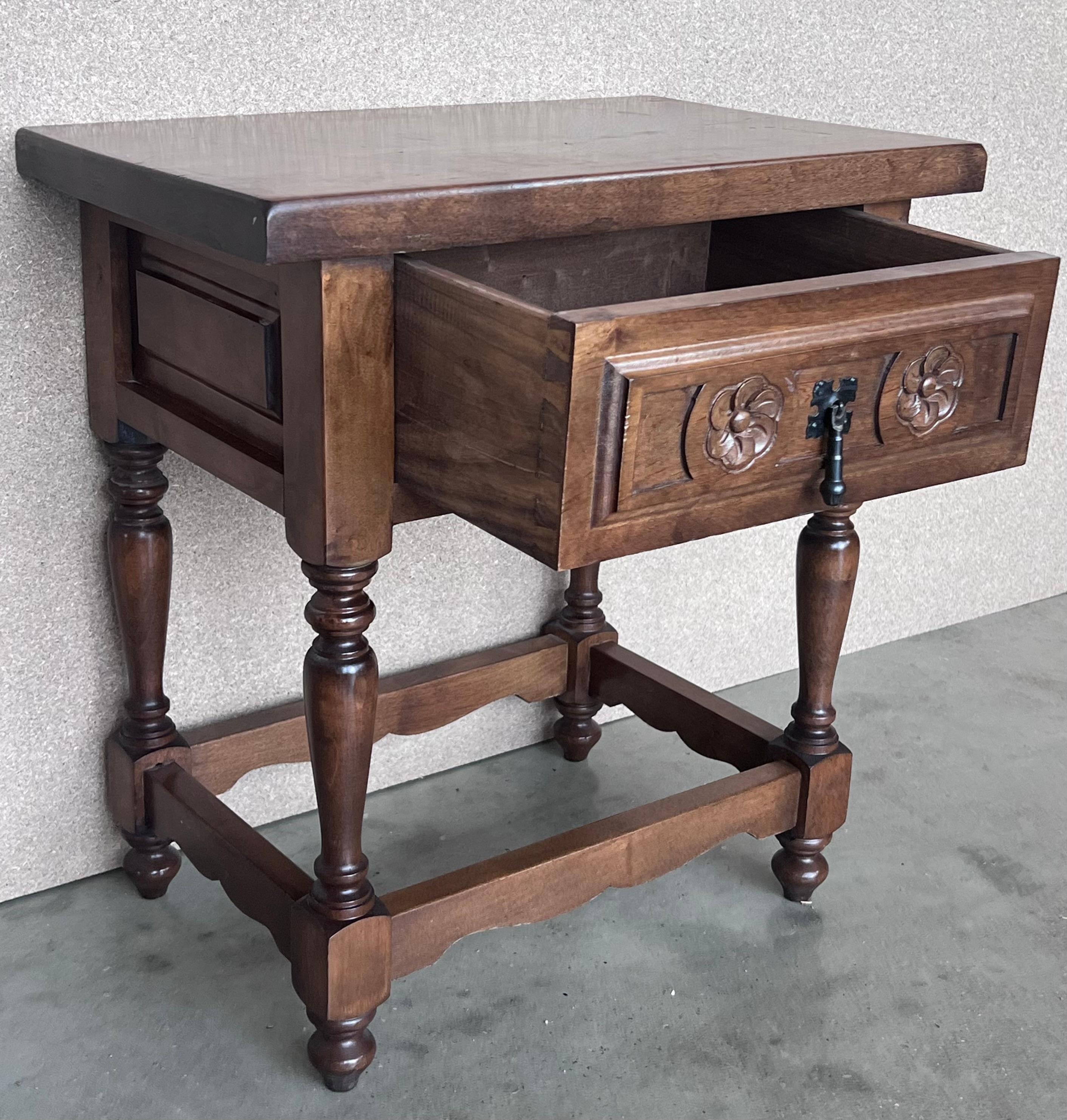 nightstand in spanish with drawers
