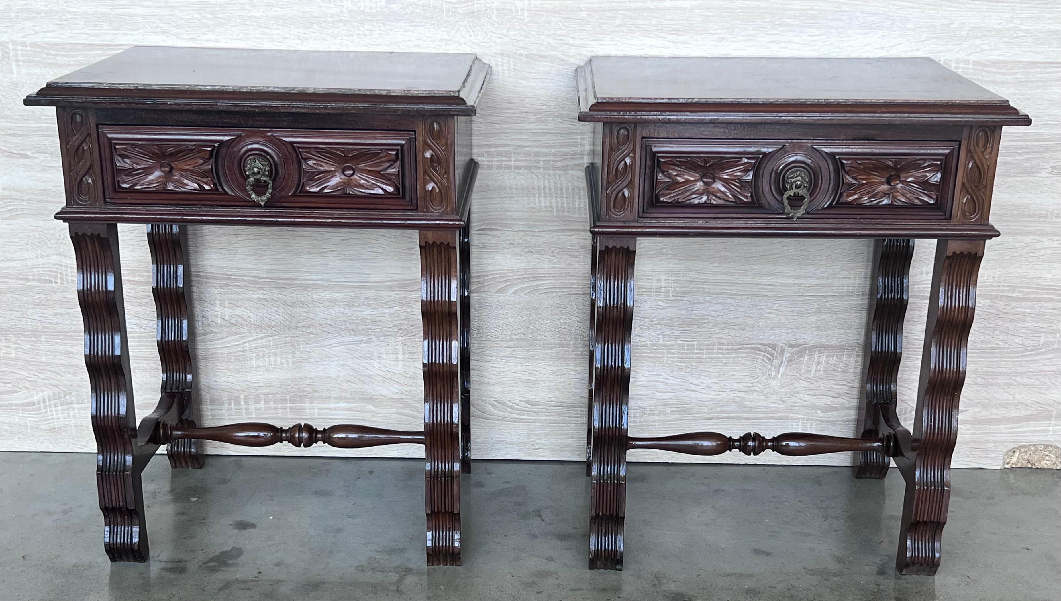 what material are these nightstands made of in spanish