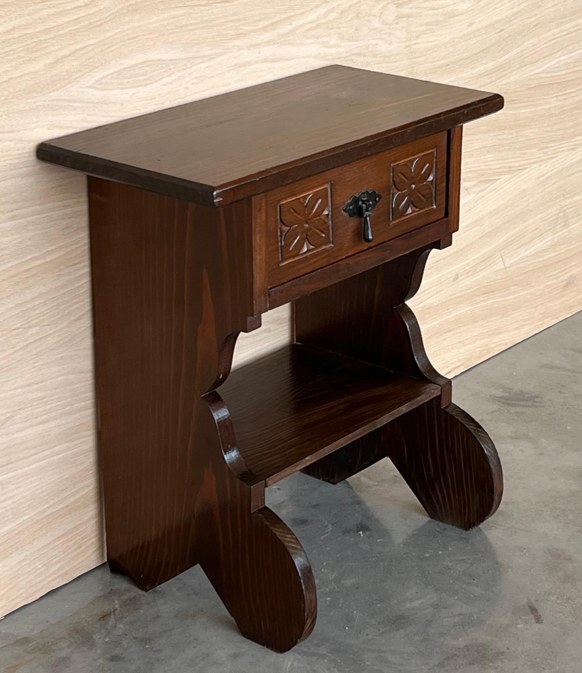 Walnut 20th Pair of Narrow Spanish Nightstands with Carved Drawer and Low Shelve For Sale