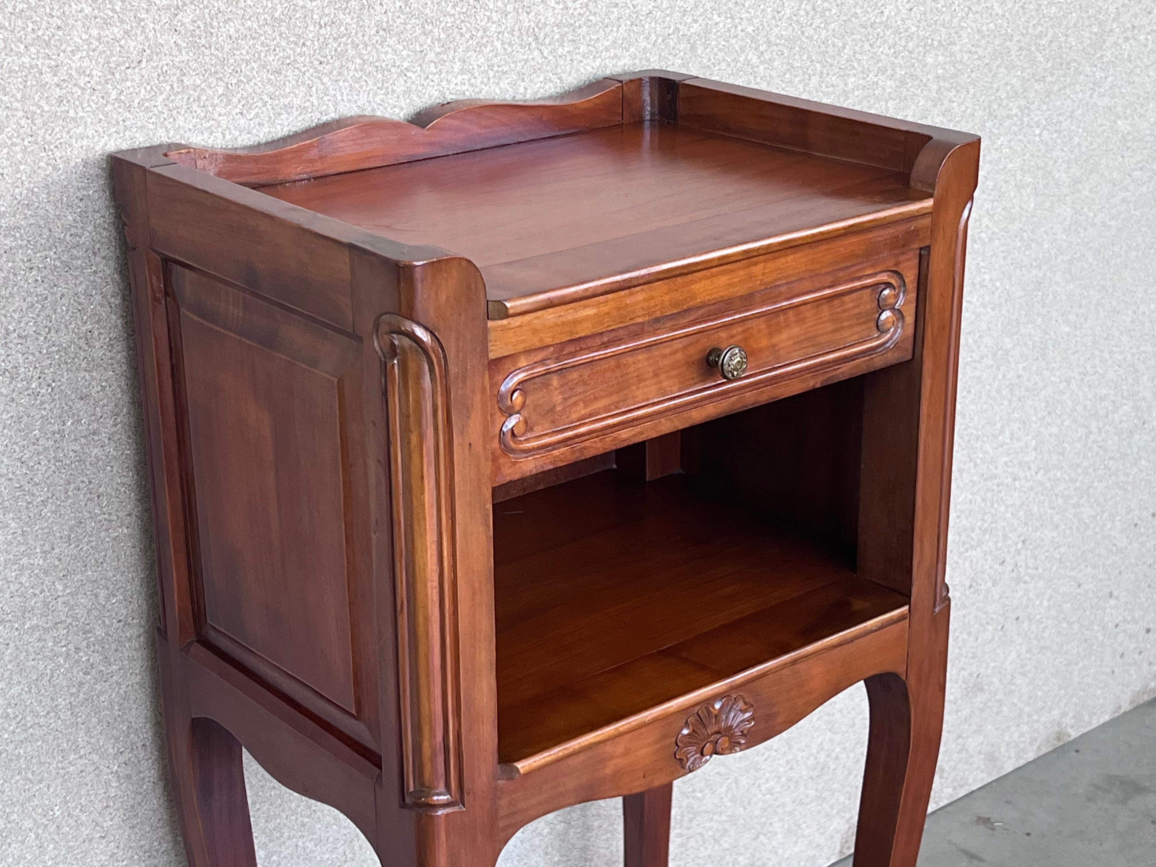 20th Pair of Oak Nightstands Tables with Drawer and Open Shelf For Sale 5