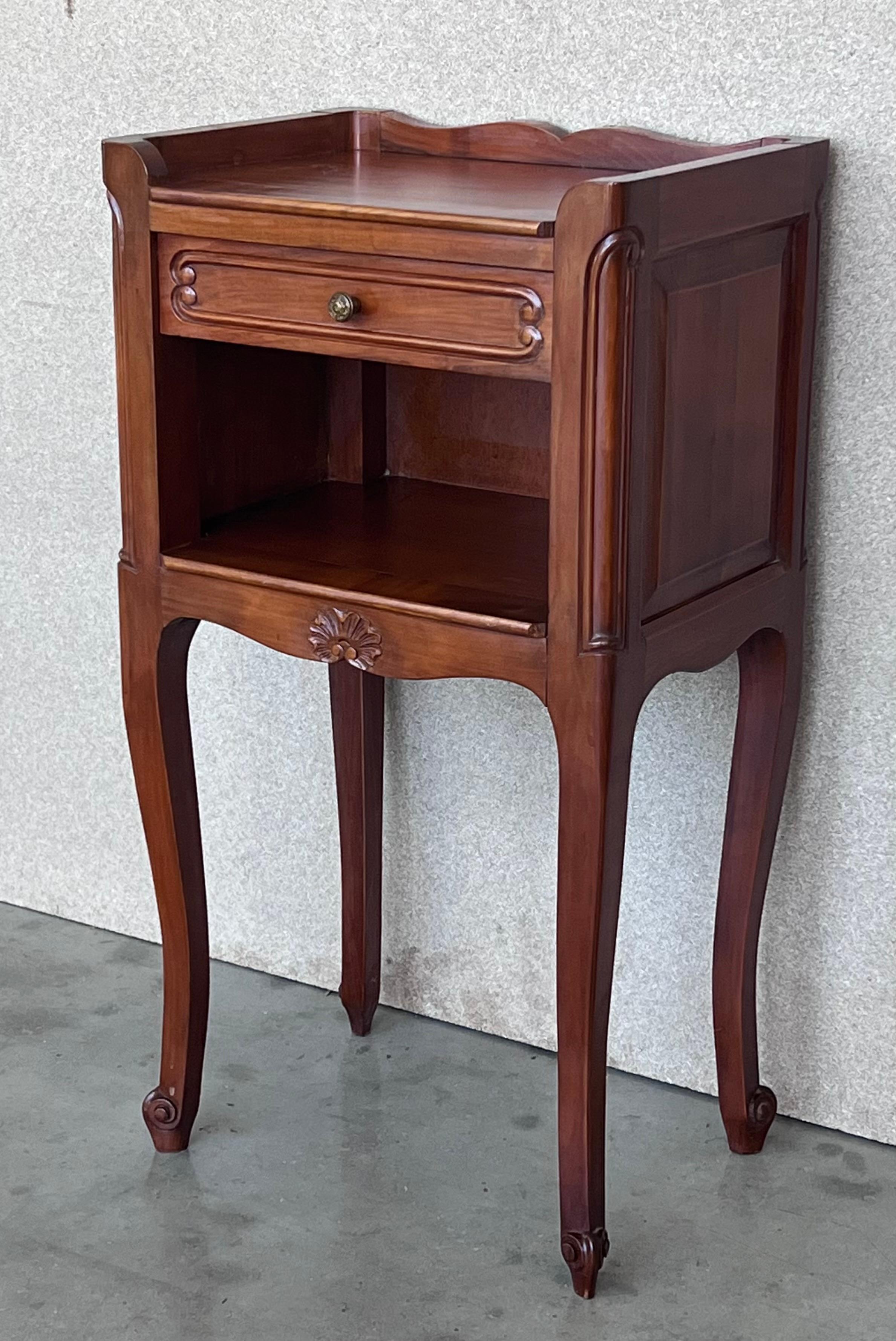 A pretty pair of French one drawer nightstands with open shelf, circa 1910.
Pair of French Louis XV style oak bedside tables from the early 20th century. This pair of French 'tables de chevet' was created in the early years of the 20th century, at
