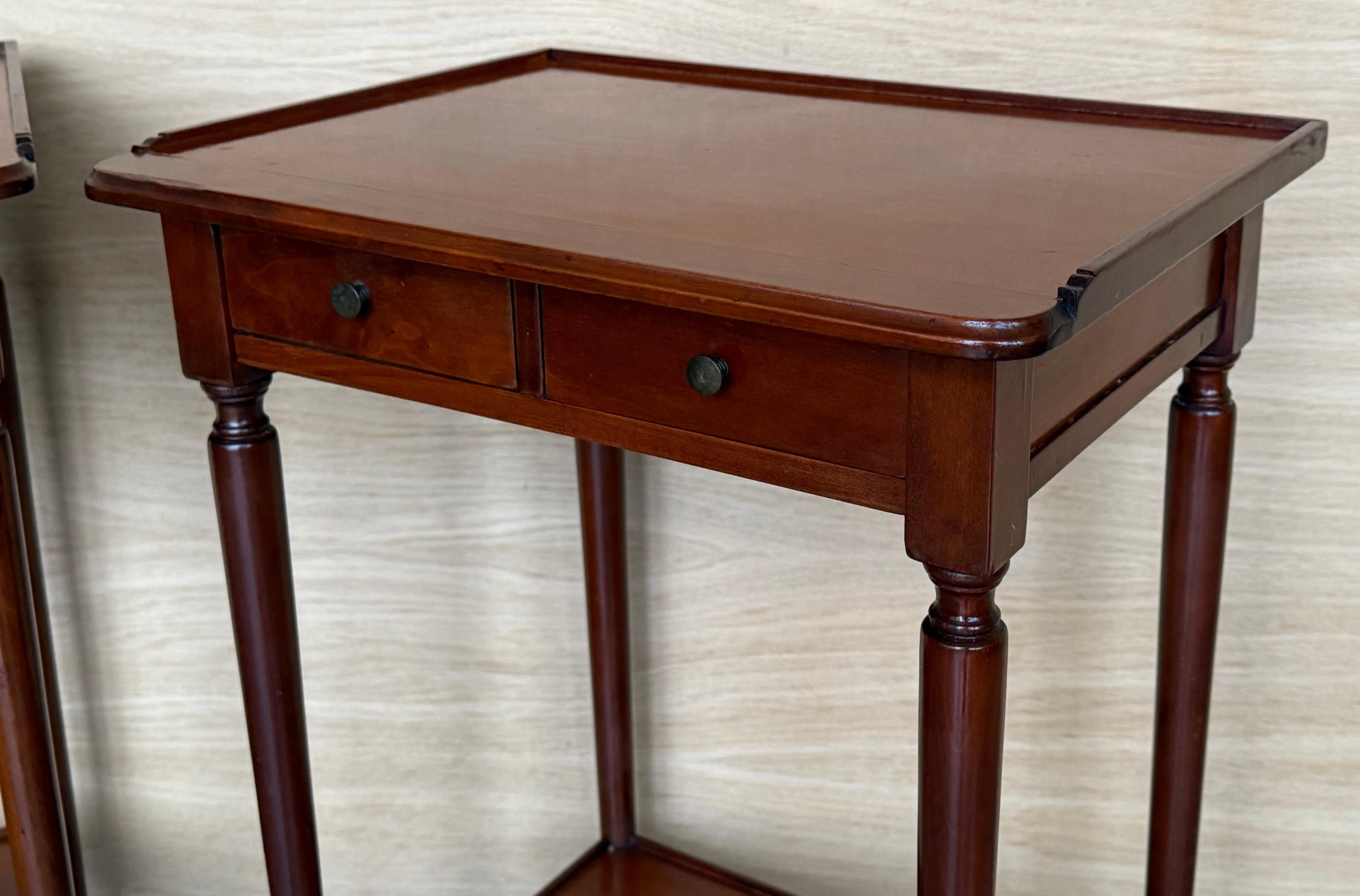 20th Pair of Side or Nightstands Tables with Two Small Drawers & Shelves en vente 3