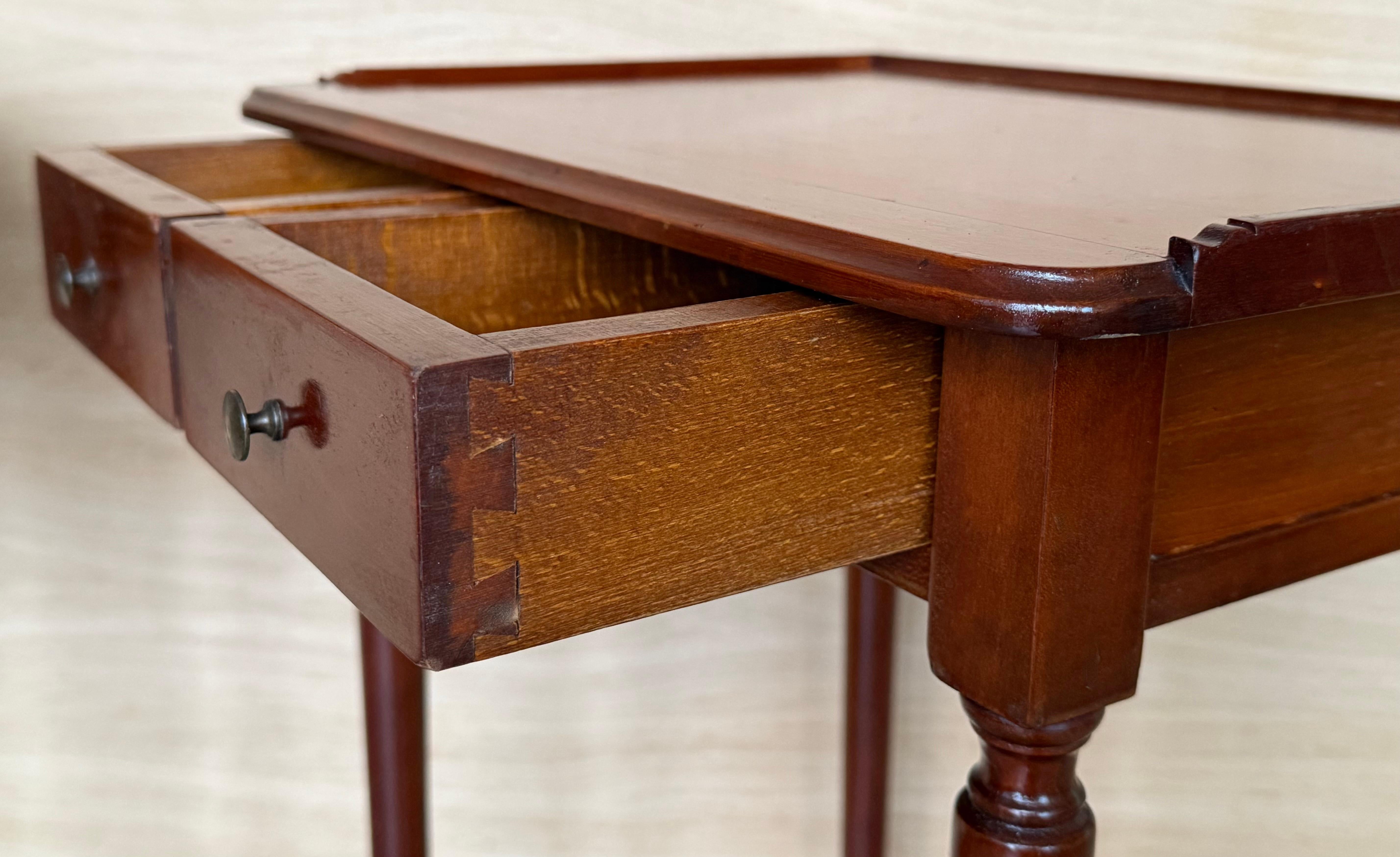 20th Pair of Side or Nightstands Tables with Two Small Drawers & Shelves en vente 4