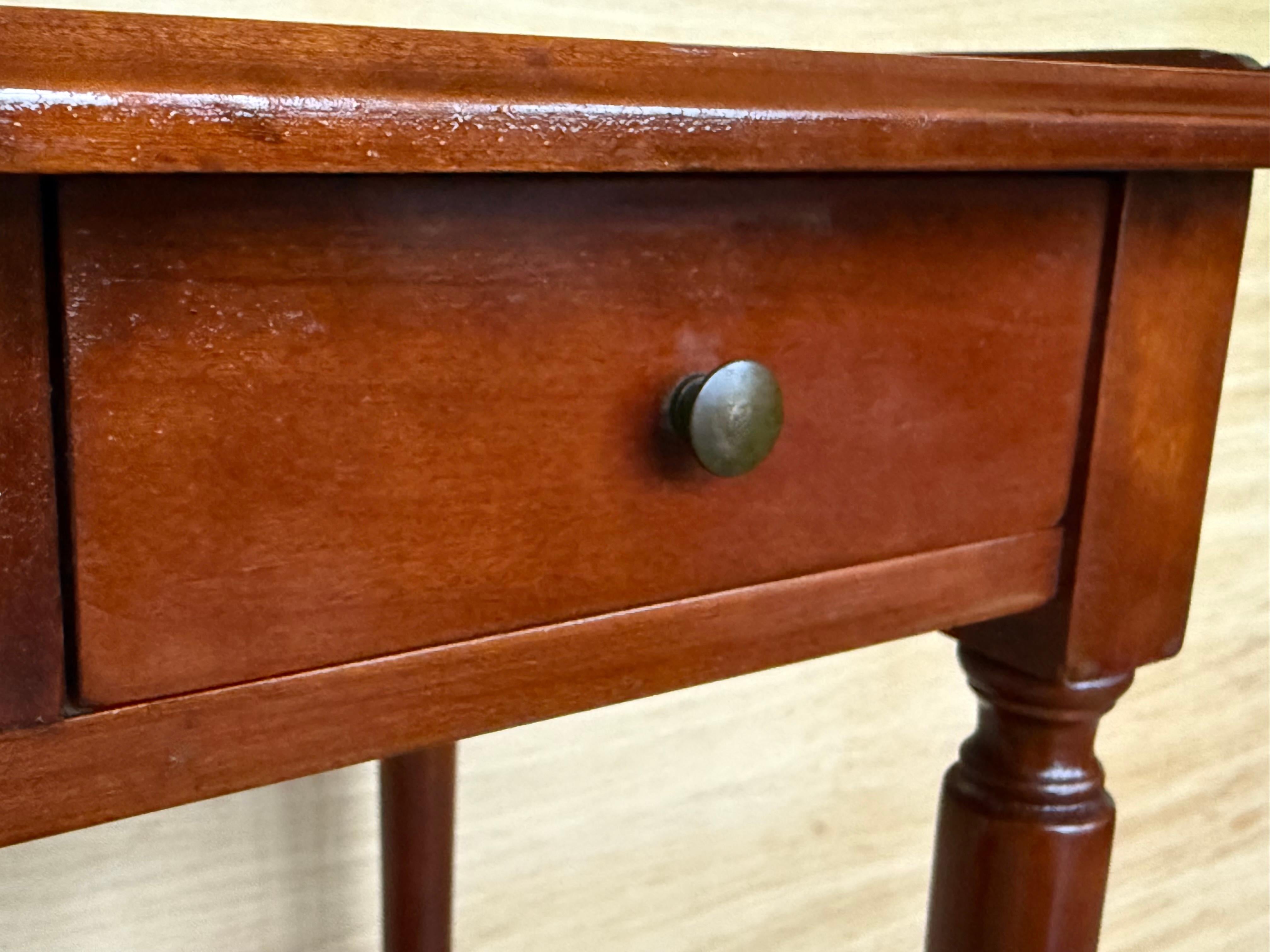 20th Pair of Side or Nightstands Tables with Two Small Drawers & Shelves en vente 5