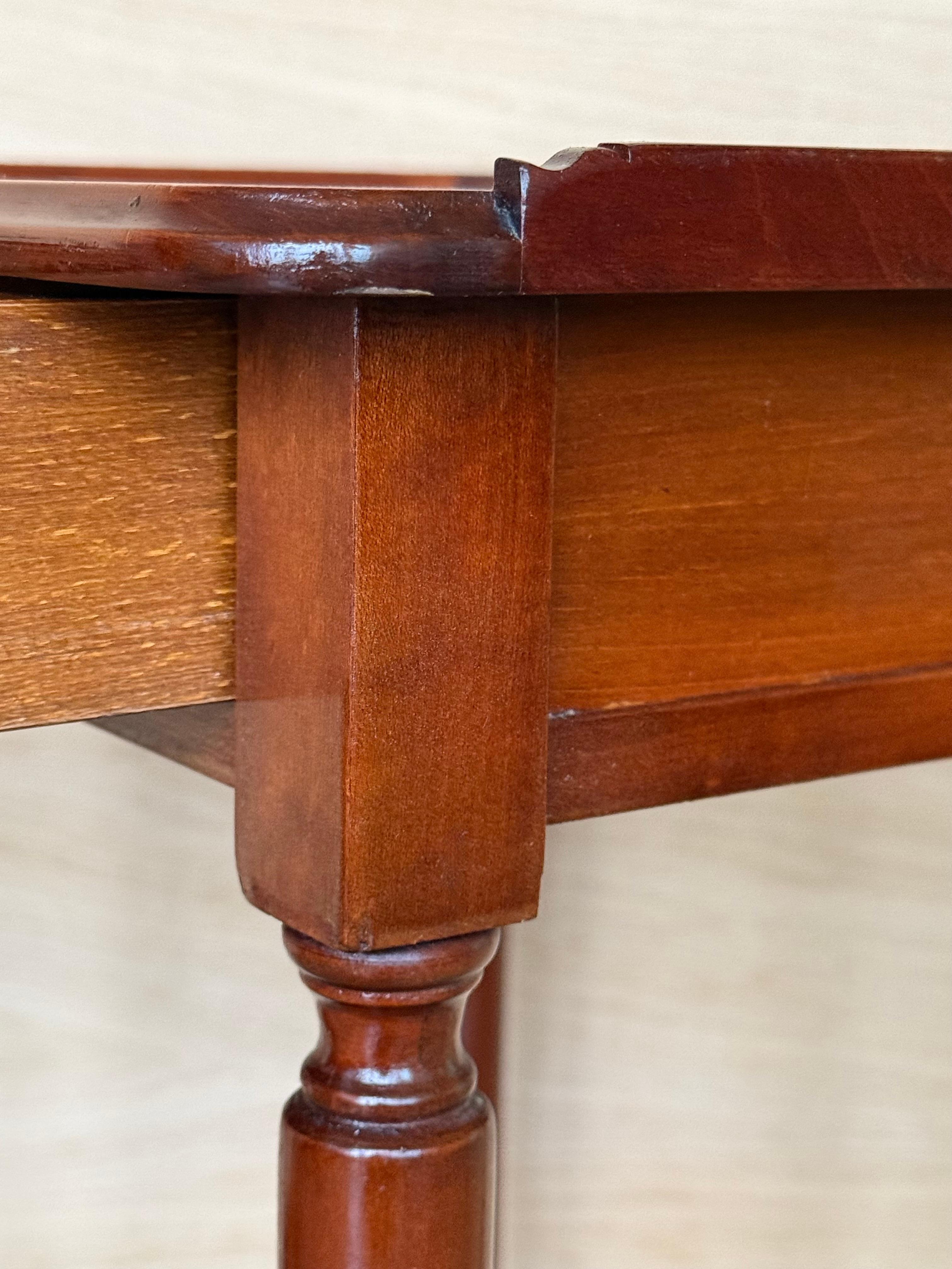 20th Pair of Side or Nightstands Tables with Two Small Drawers & Shelves en vente 6