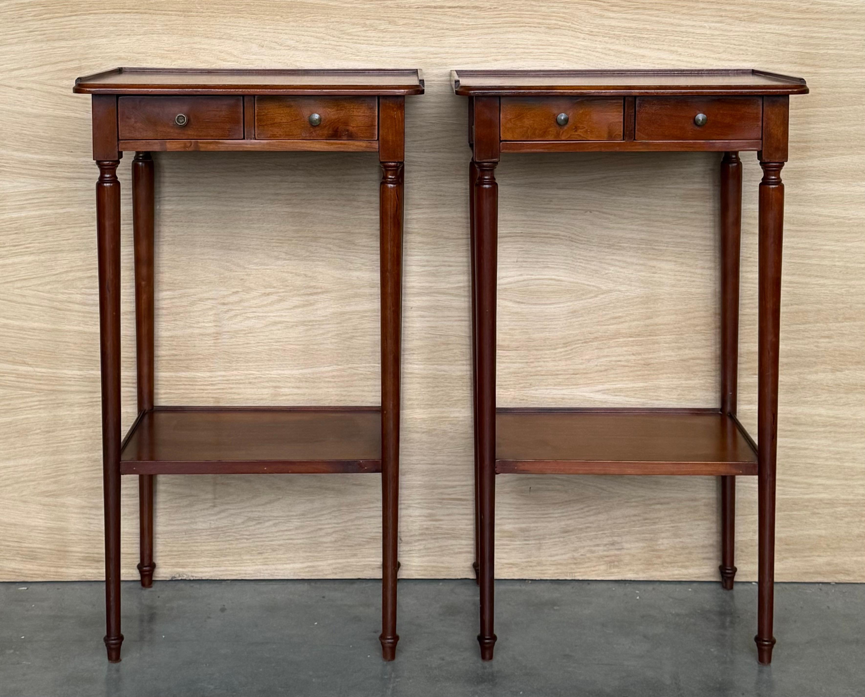 Provincial français 20th Pair of Side or Nightstands Tables with Two Small Drawers & Shelves en vente