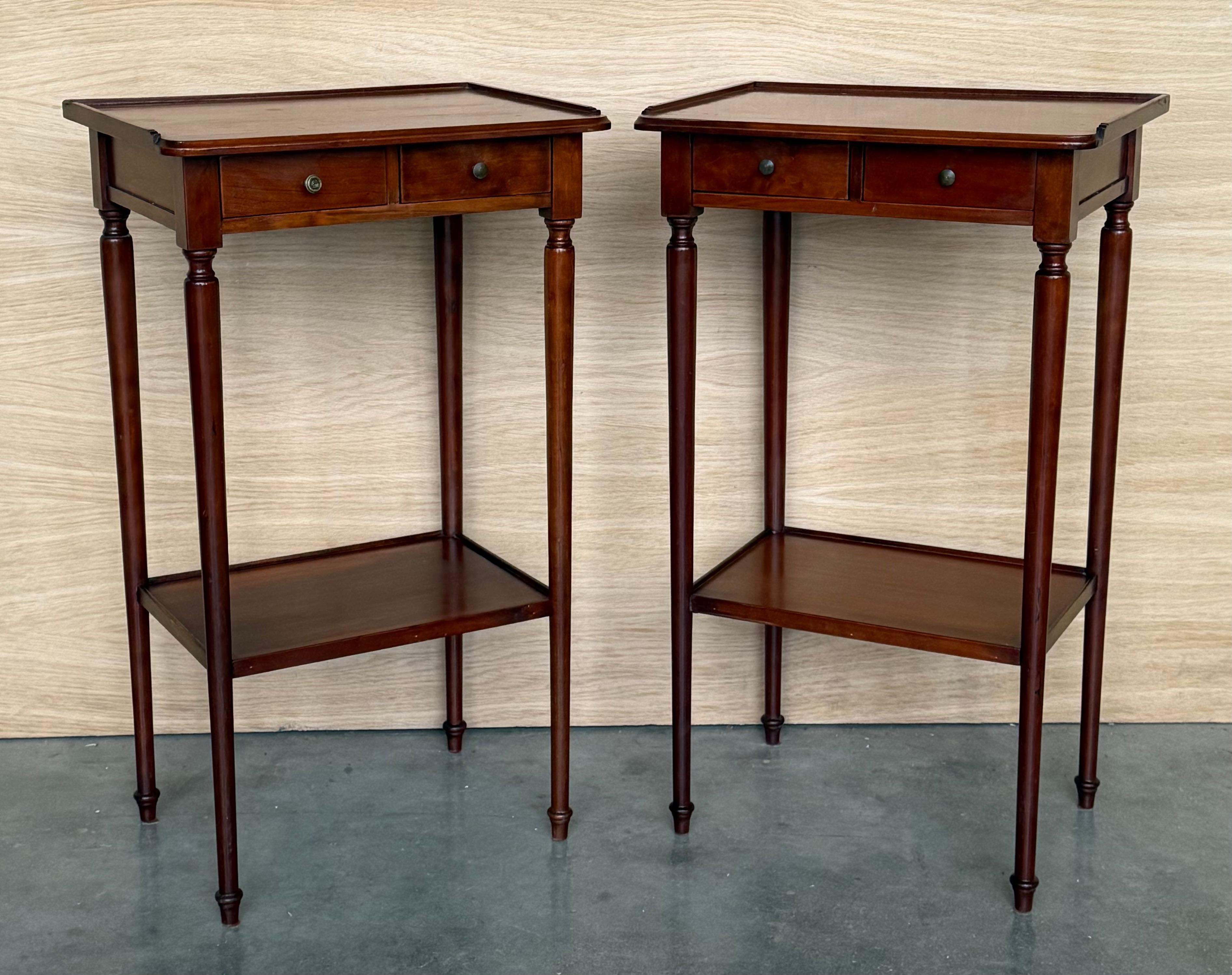 Français 20th Pair of Side or Nightstands Tables with Two Small Drawers & Shelves en vente