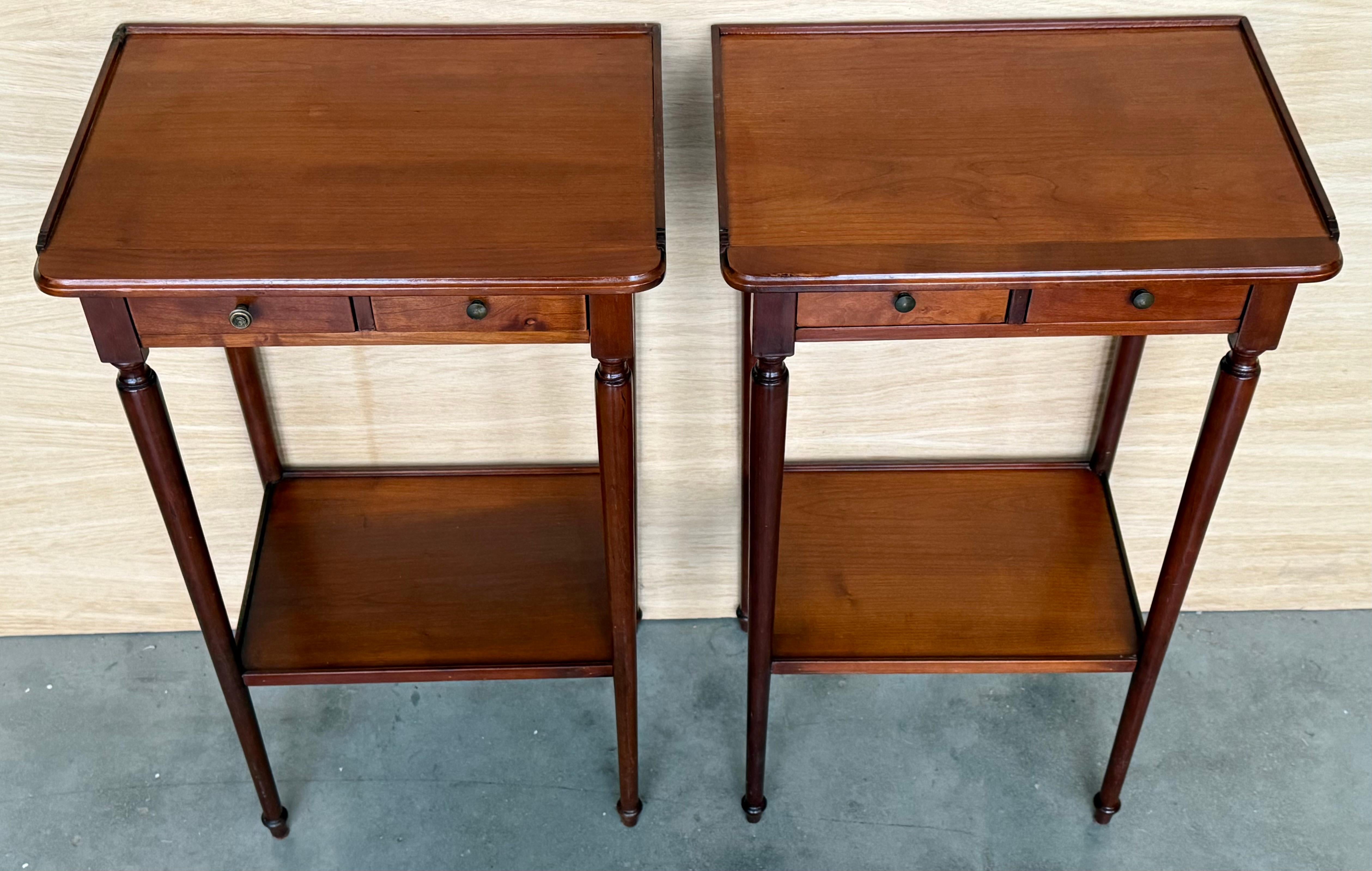 20th Pair of Side or Nightstands Tables with Two Small Drawers & Shelves Bon état - En vente à Miami, FL