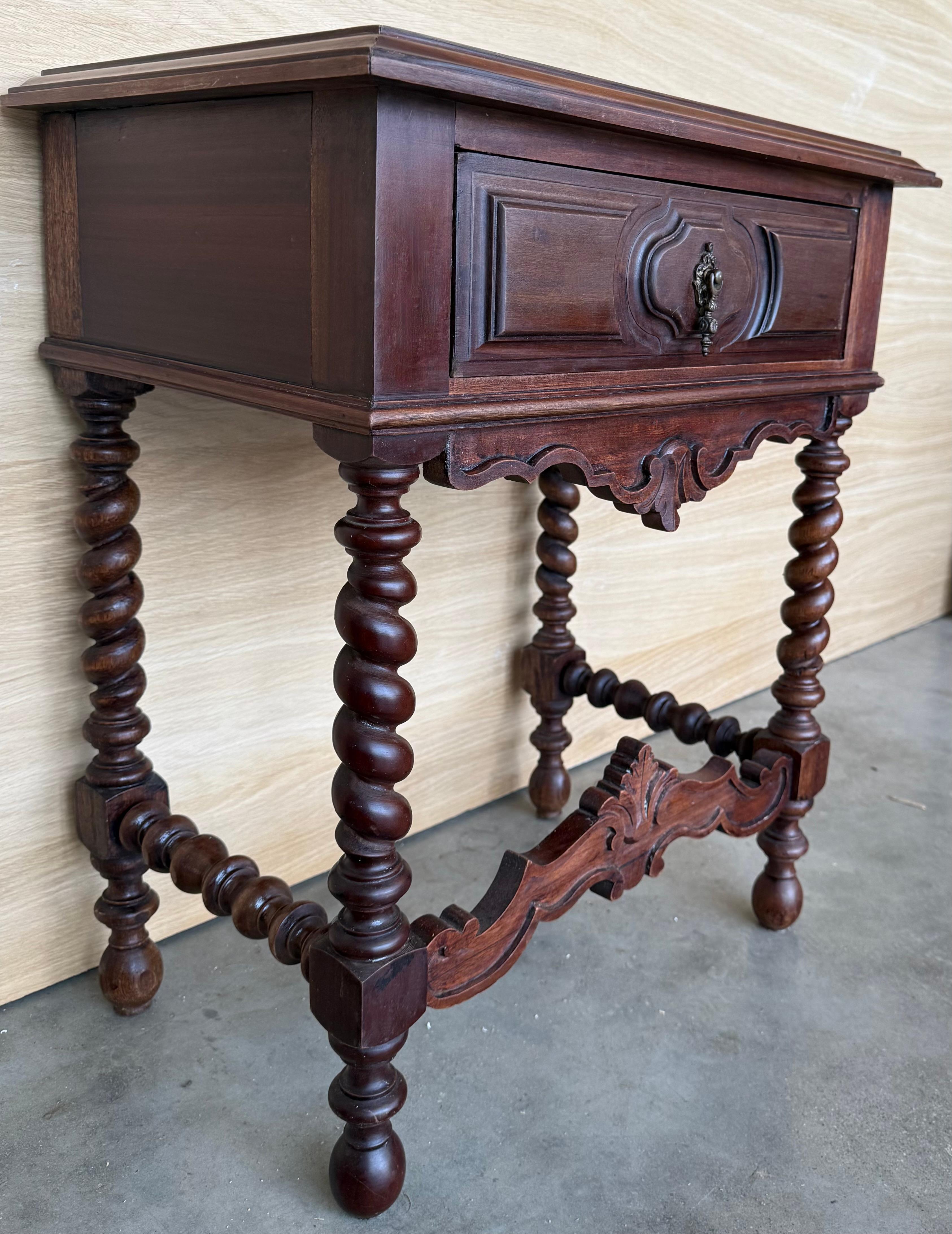 20th Pair of Spanish Carved Nightstands with Drawer and low crest For Sale 1