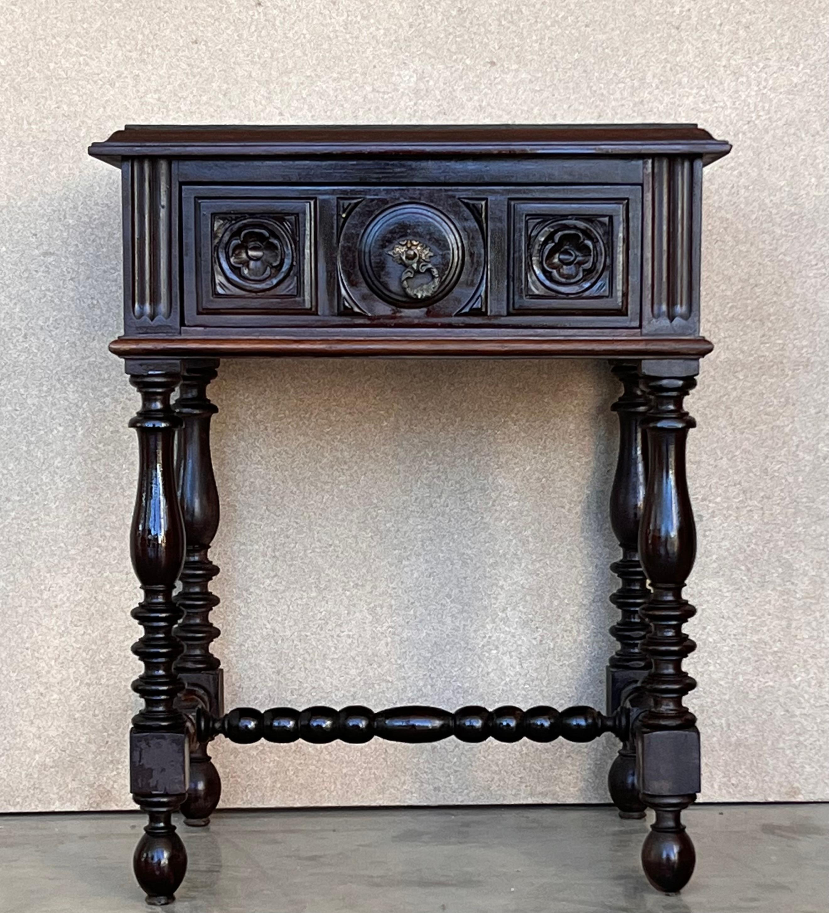 Spanish Colonial 20th Pair of Spanish Nightstands with Carved Drawer and beautiful stretcher For Sale