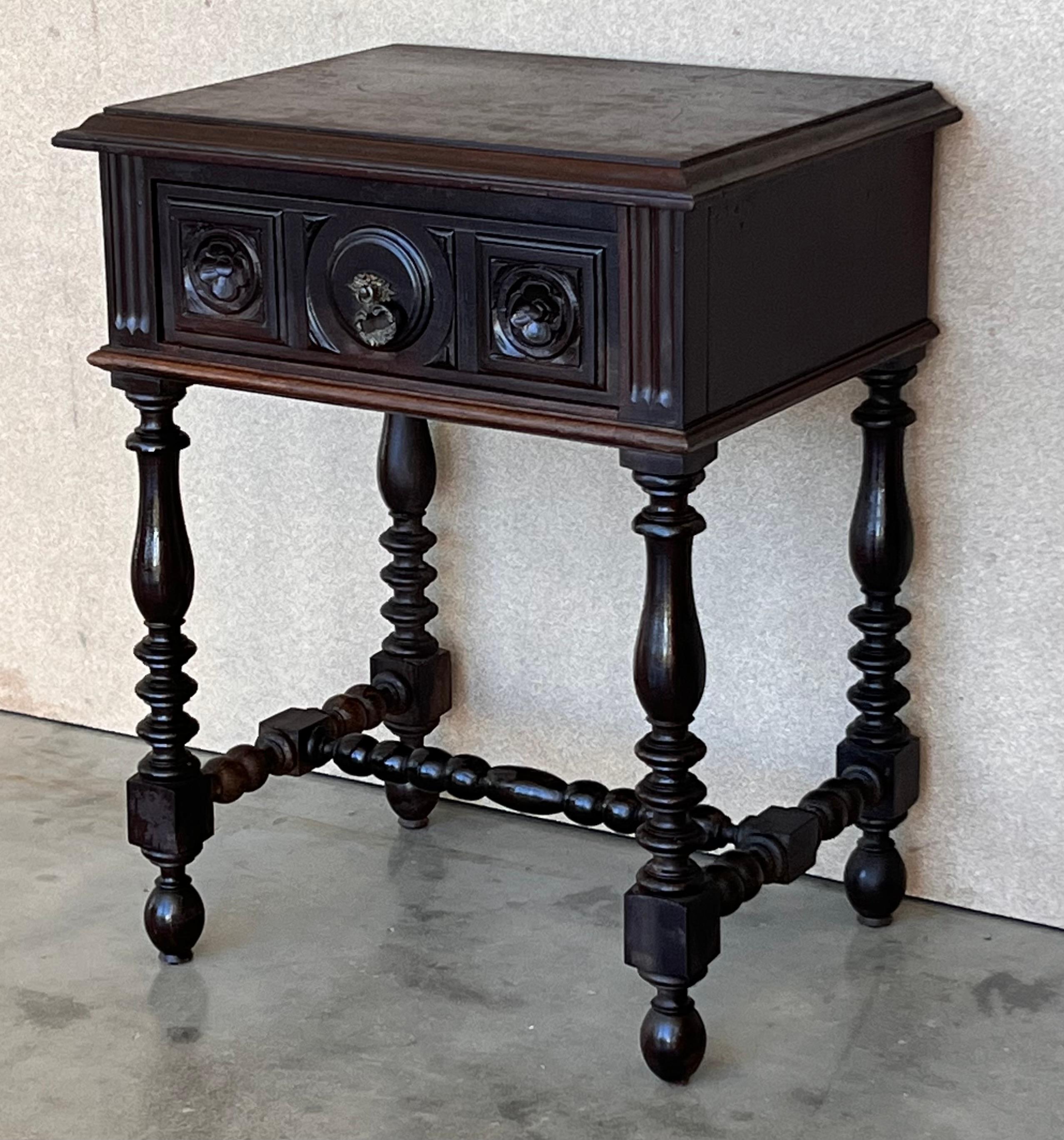 20th Century 20th Pair of Spanish Nightstands with Carved Drawer and beautiful stretcher For Sale
