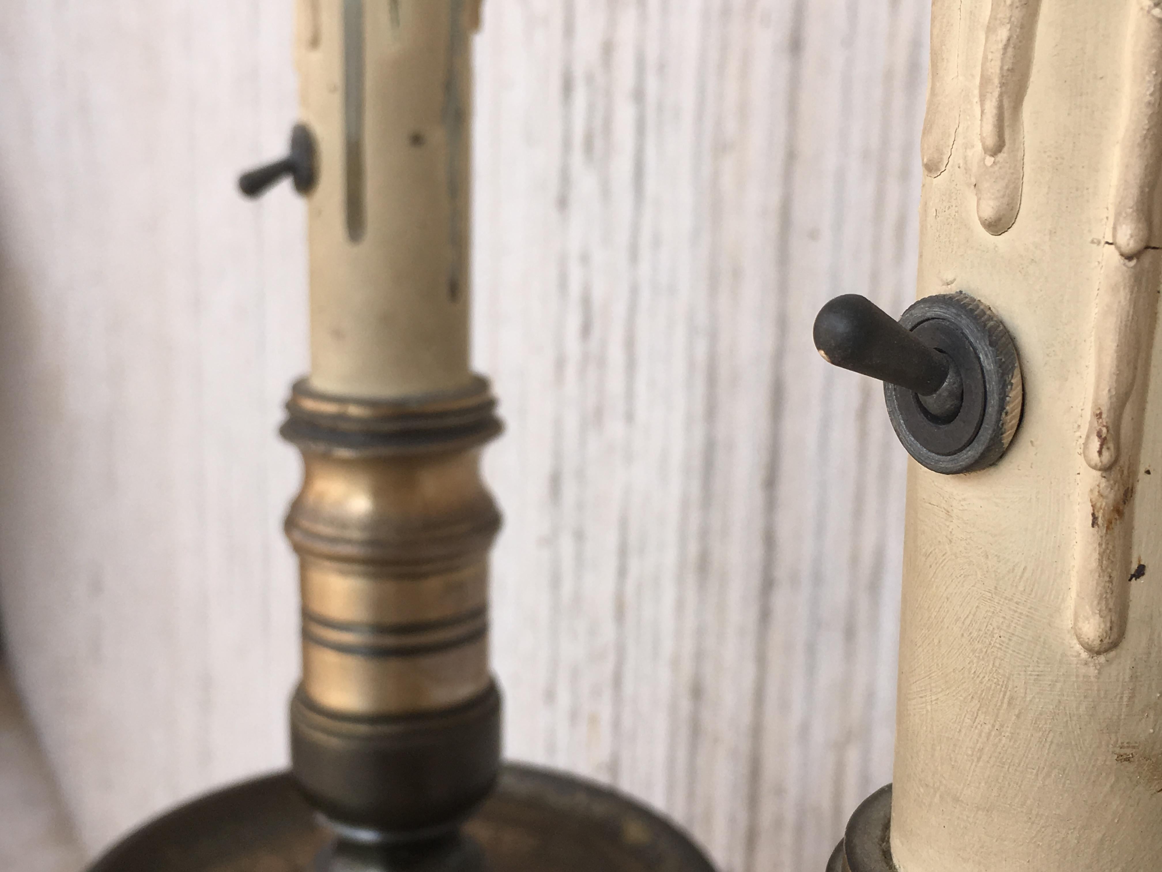 Paire de lampadaires à seau et torchères en bronze de style Renaissance espagnole, XXe siècle Bon état - En vente à Miami, FL